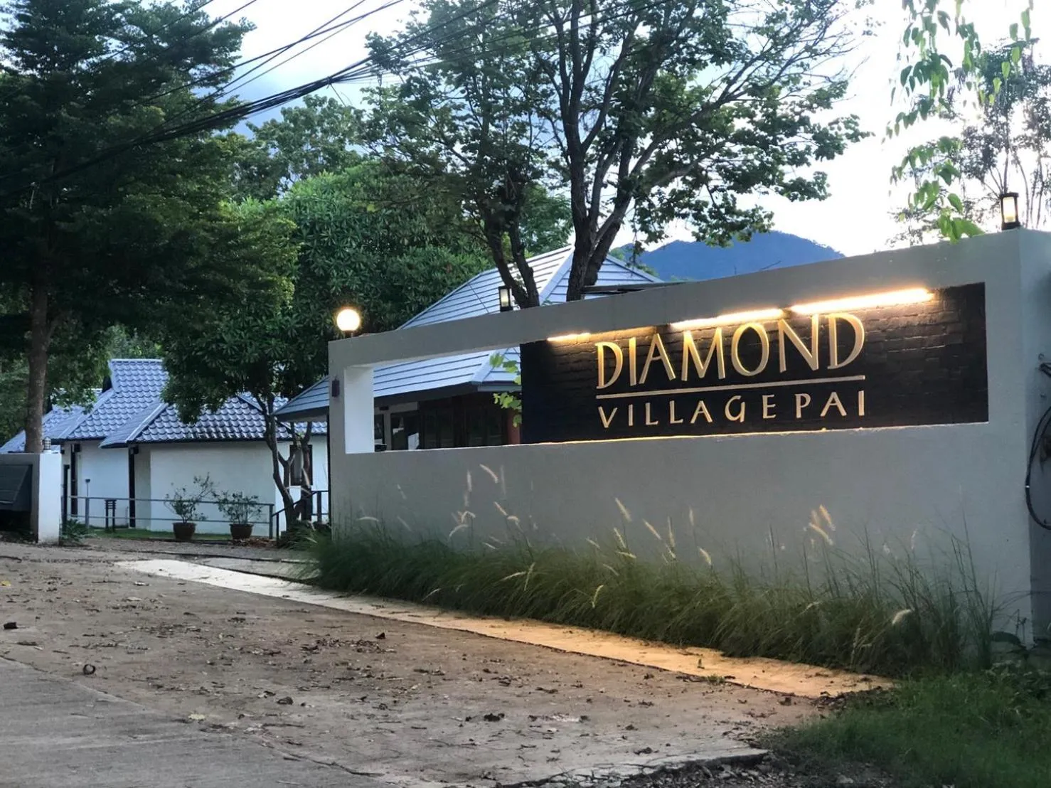 Facade/entrance in Diamond Village Pai