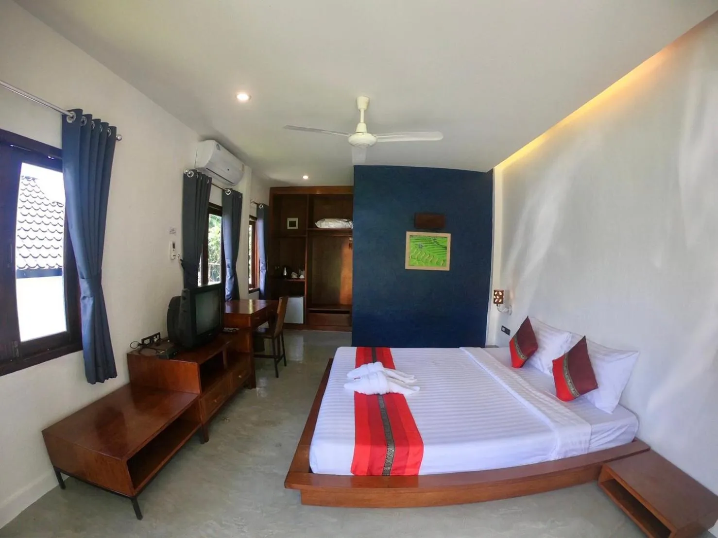 Photo of the whole room, Bed in Diamond Village Pai