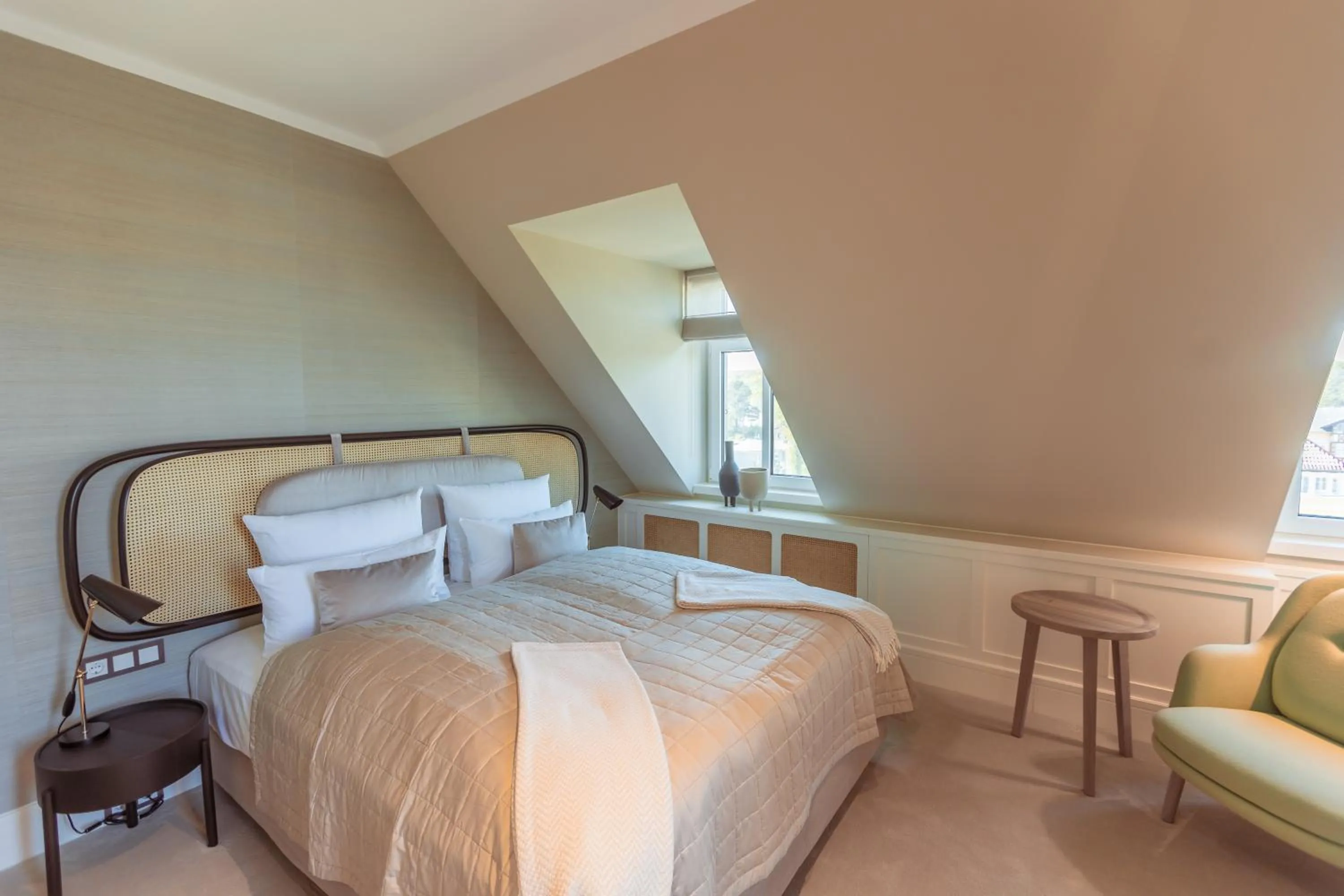 Bedroom, Bed in Strandhotel Ostende