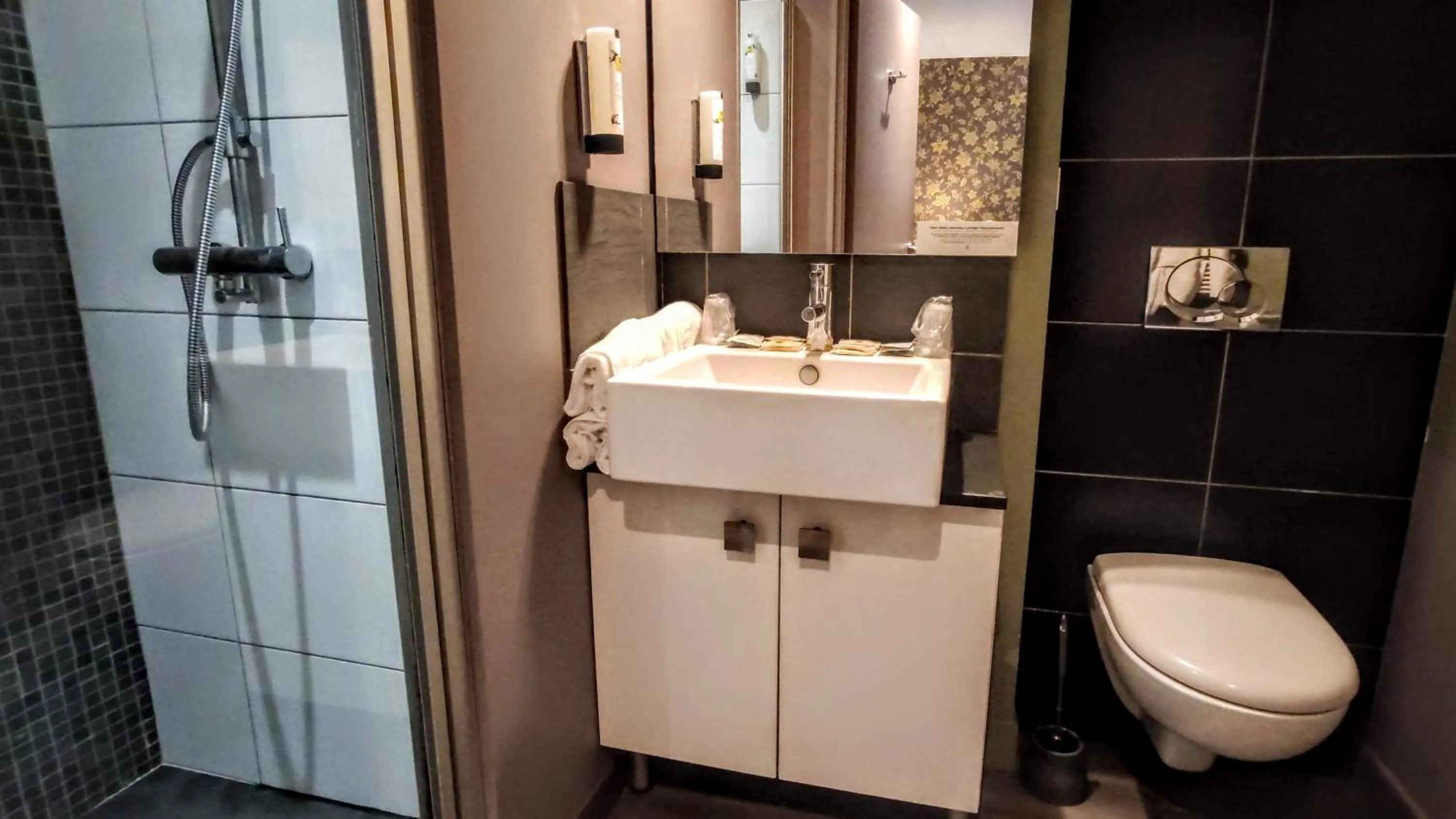 Bathroom in Celtic Hotel