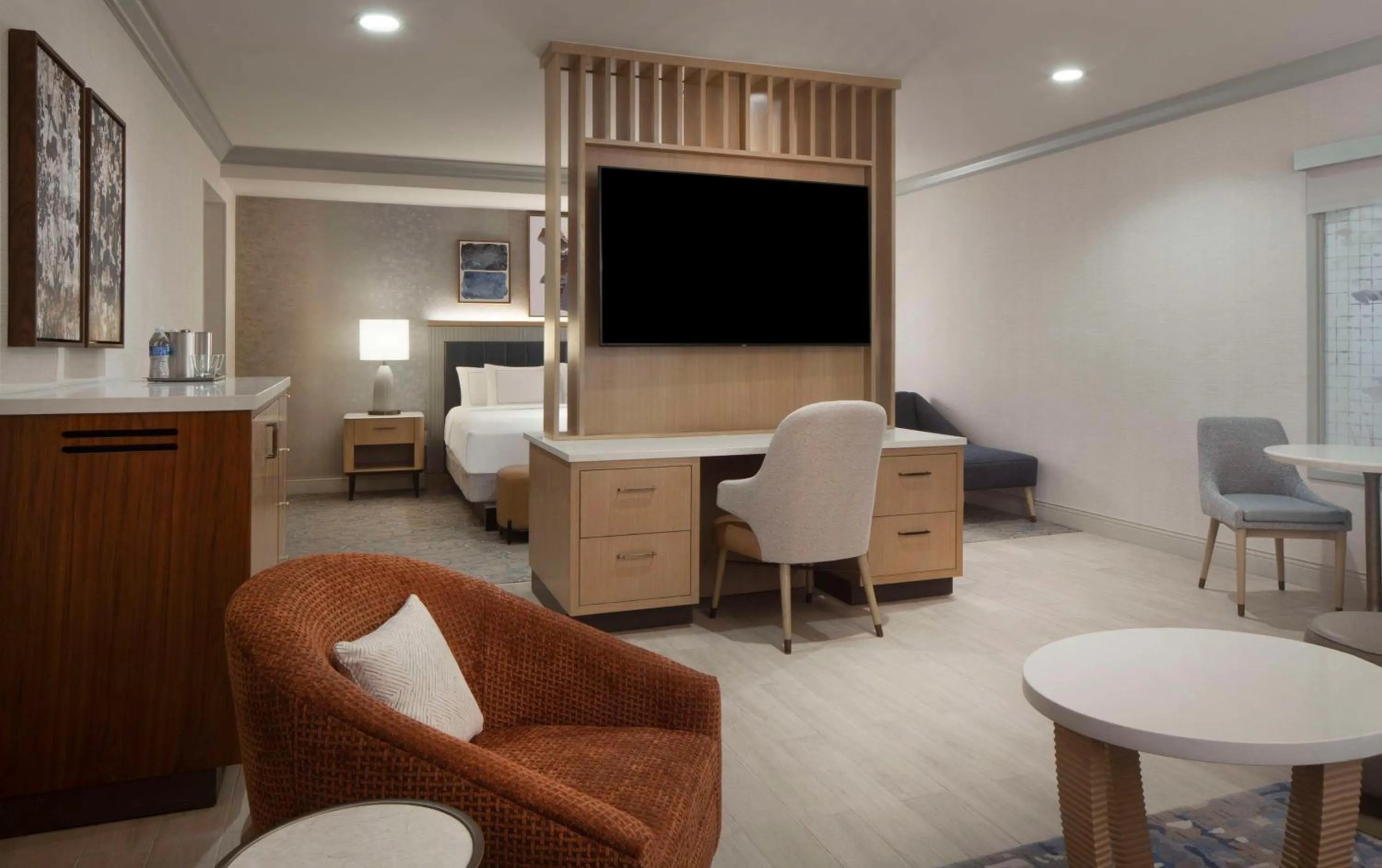 Bedroom, Bed in Hilton Anatole