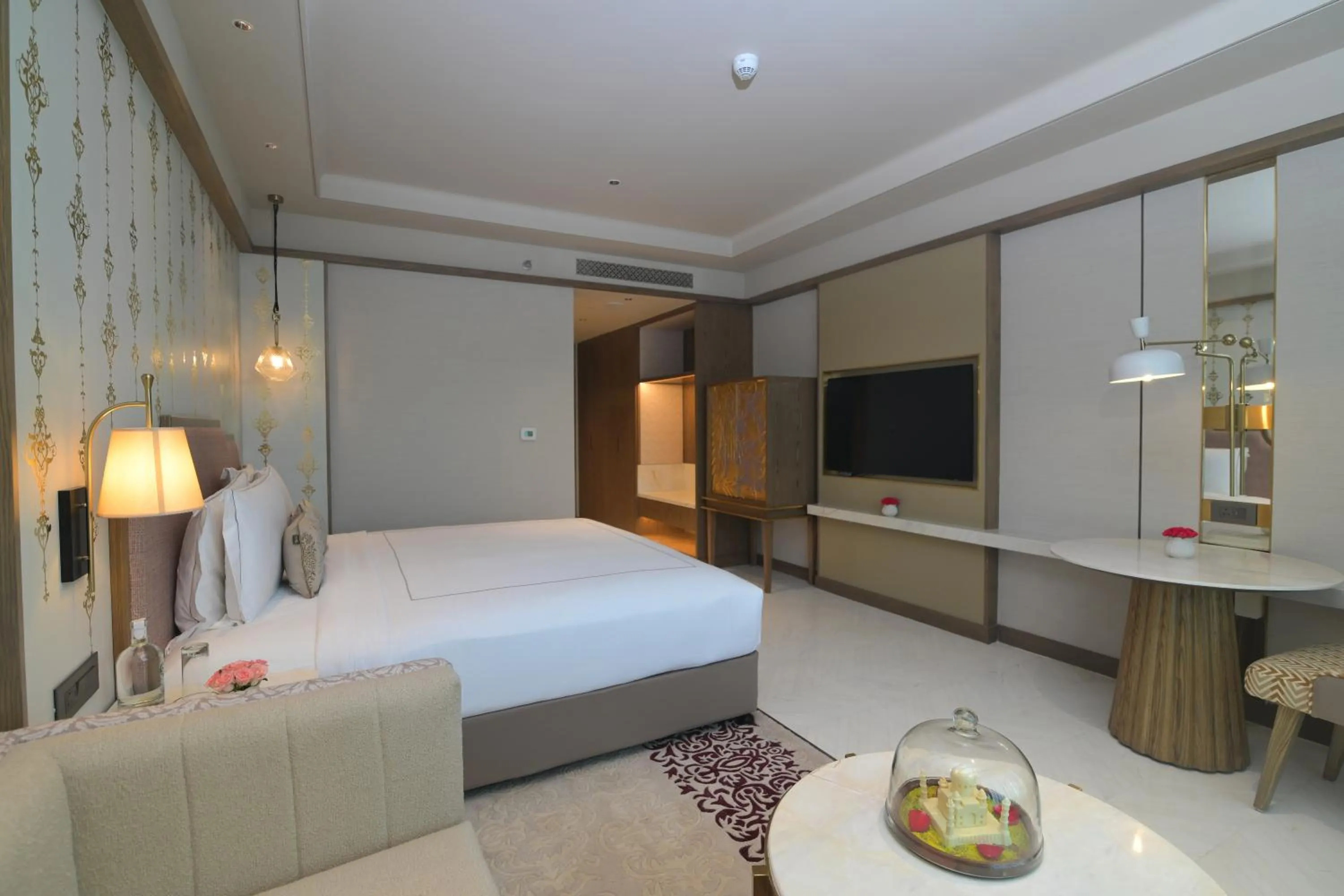 Bedroom, Bed in Taj Agra