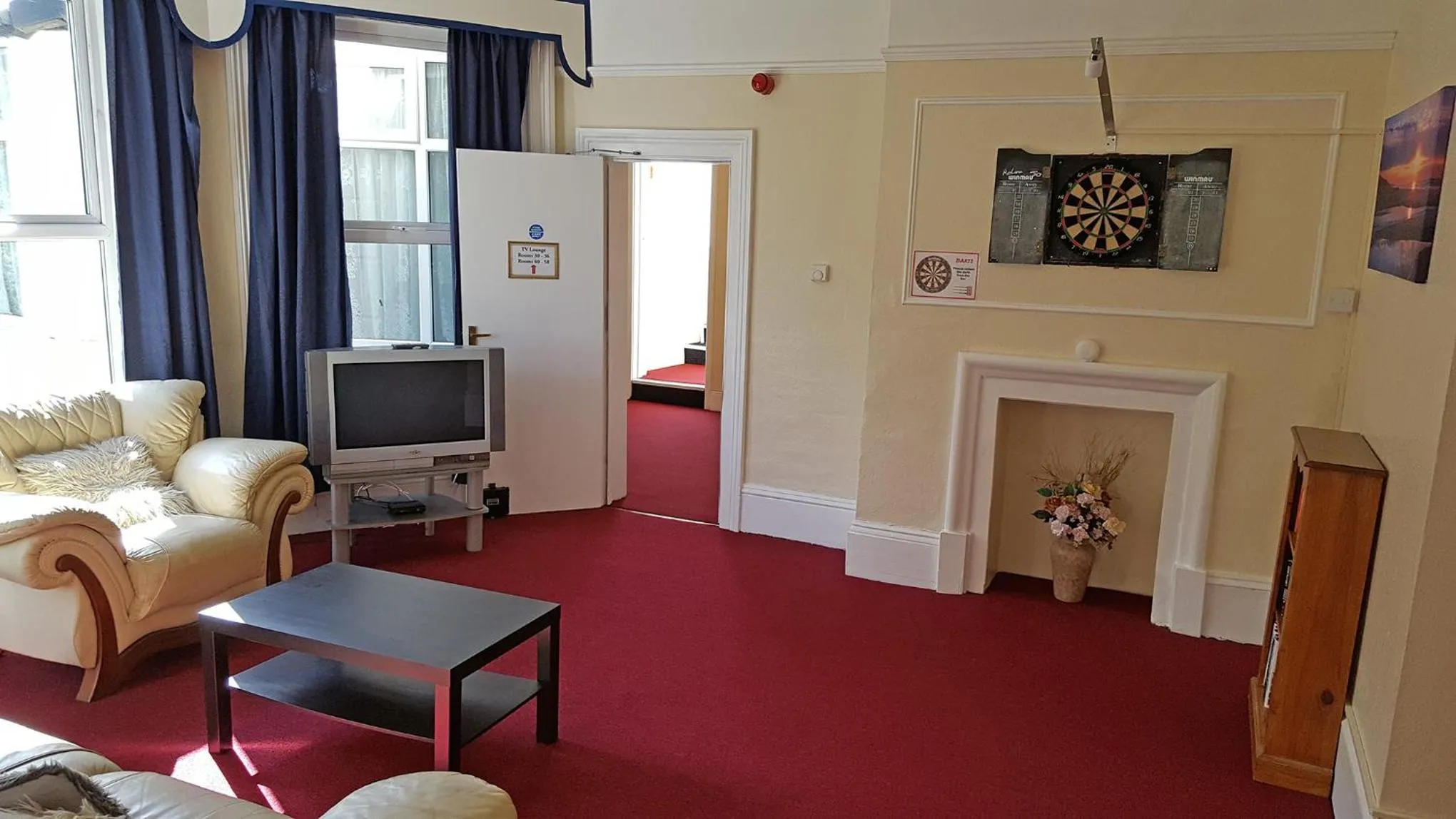 TV and multimedia in Medehamstede Hotel