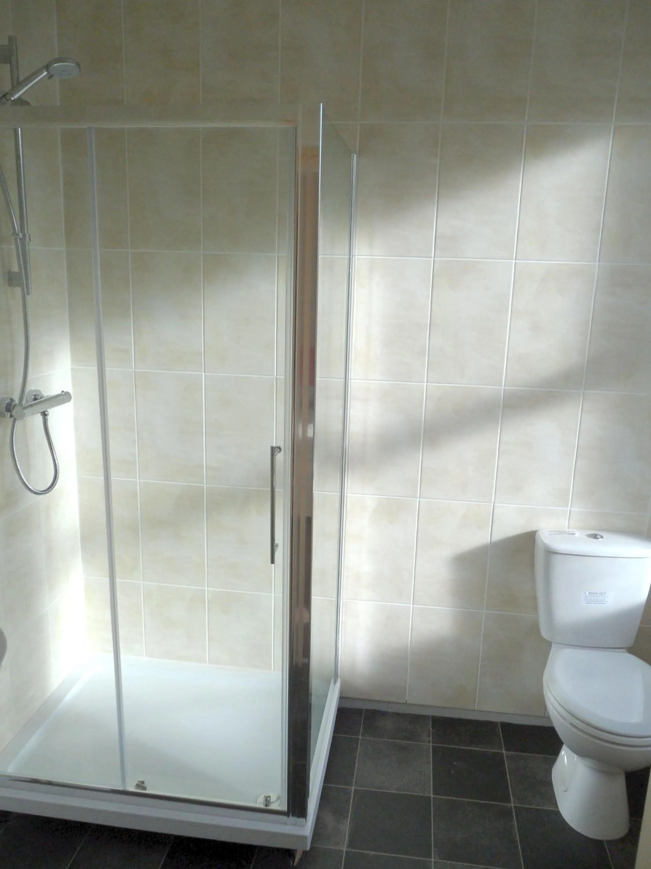 Shower in Medehamstede Hotel