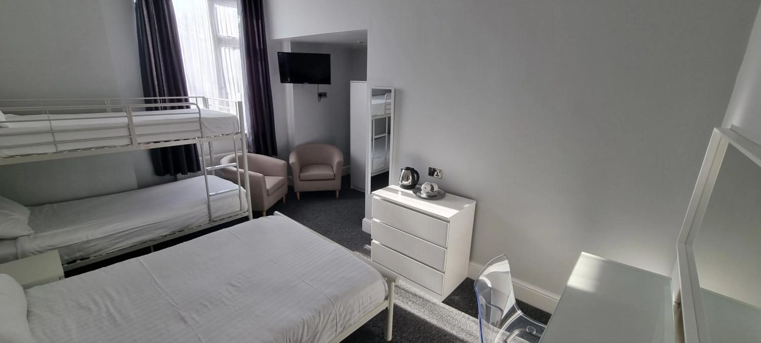 Bedroom, Bed in Medehamstede Hotel