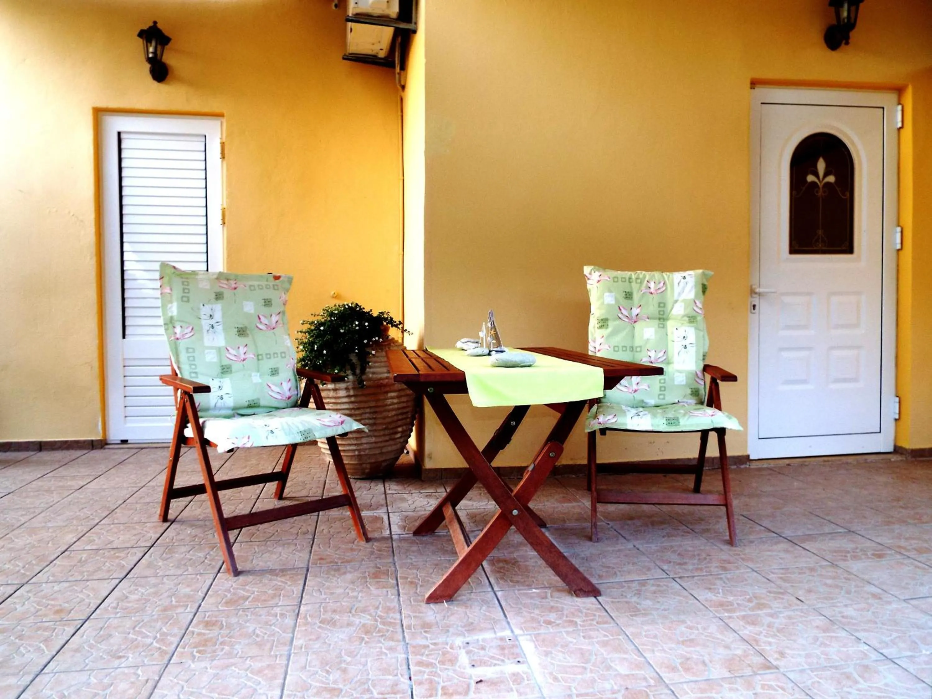 Patio in Heliofili