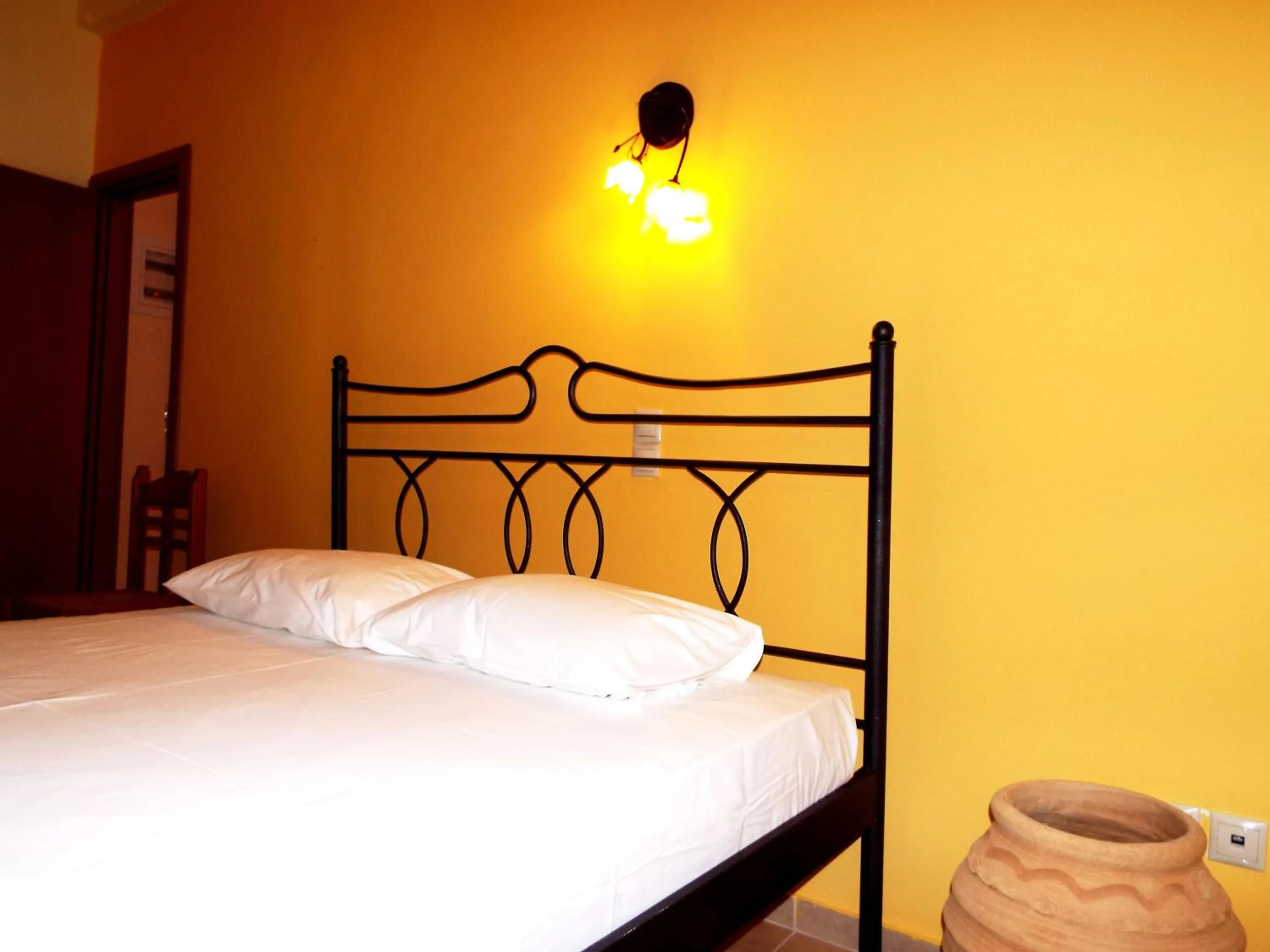 Night, Bed in Heliofili