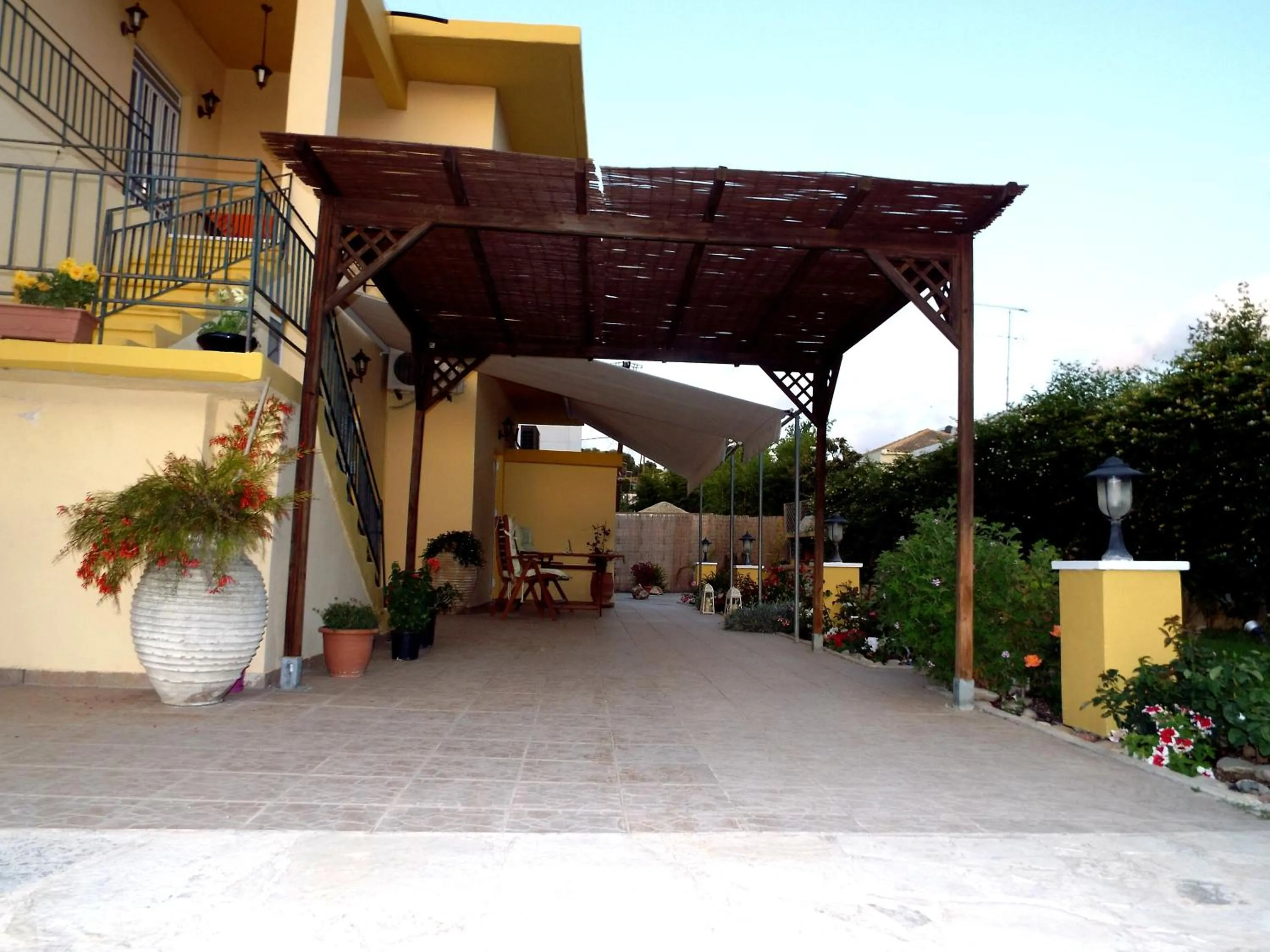 Facade/entrance in Heliofili