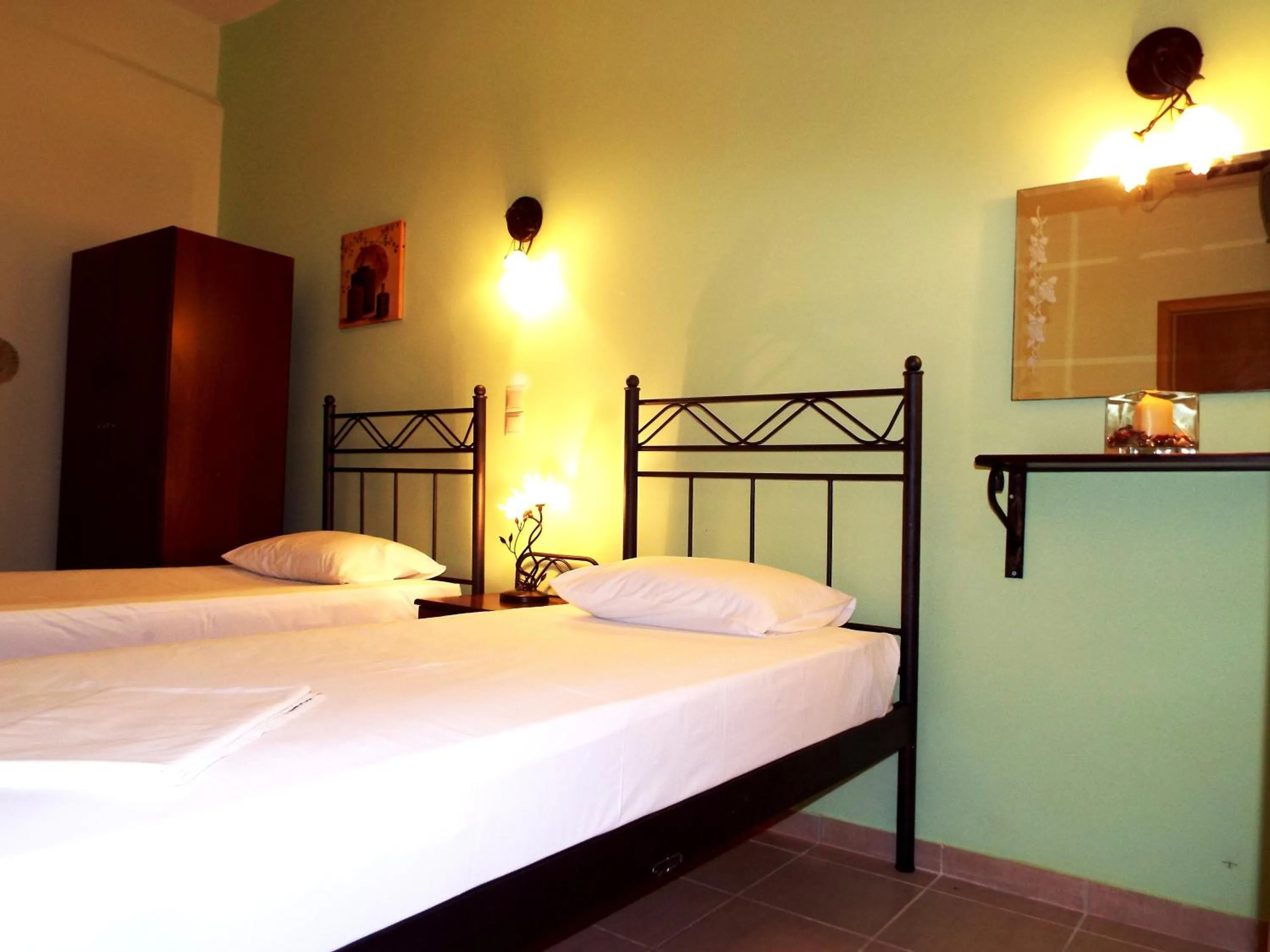 Bed in Heliofili