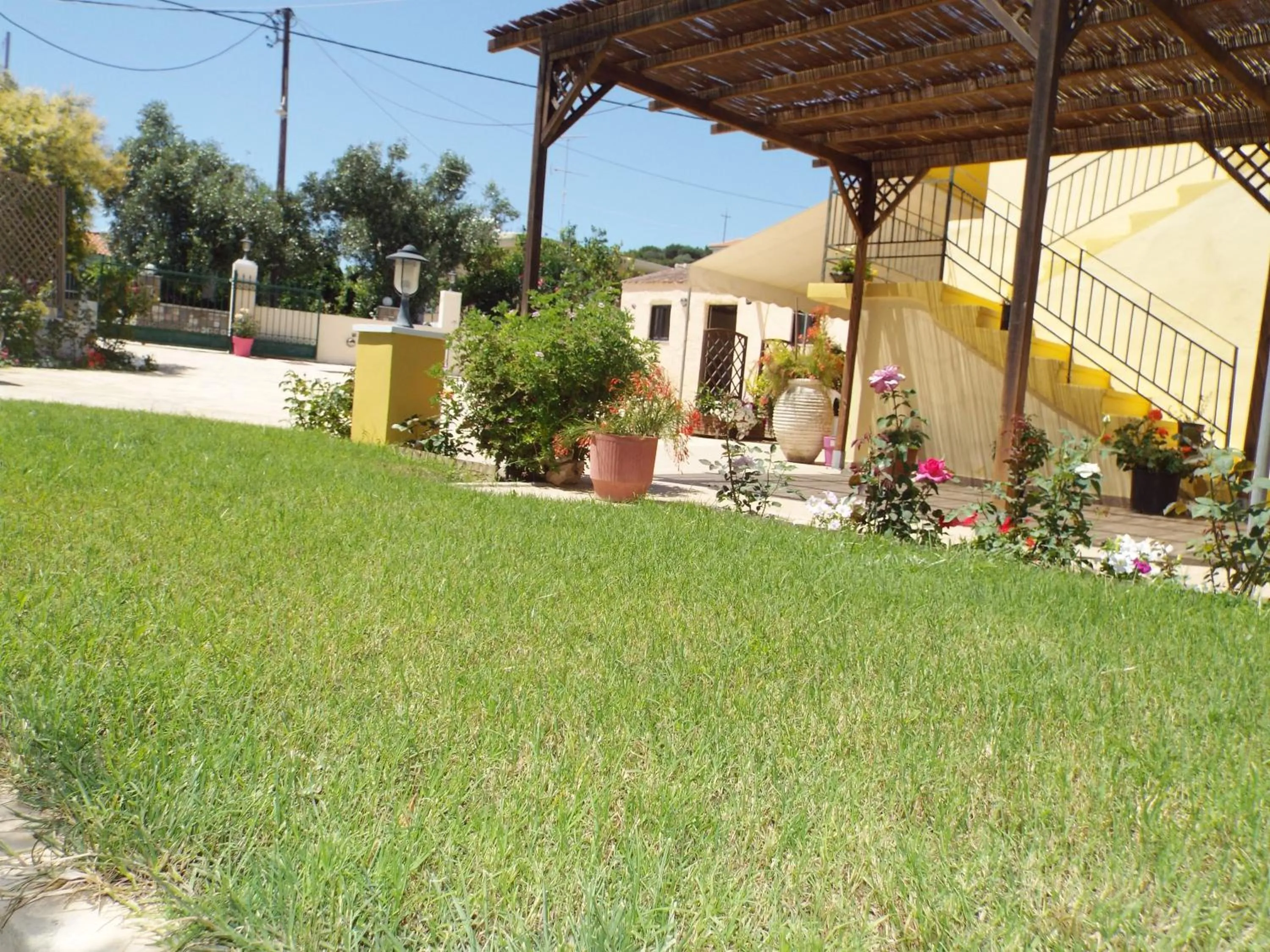 Facade/entrance in Heliofili