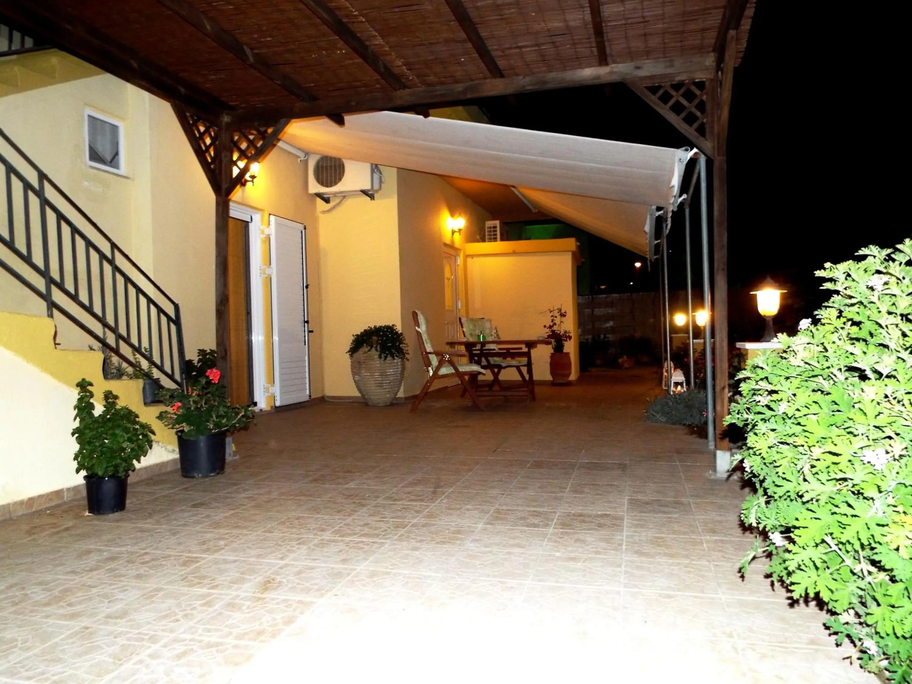 Facade/entrance in Heliofili