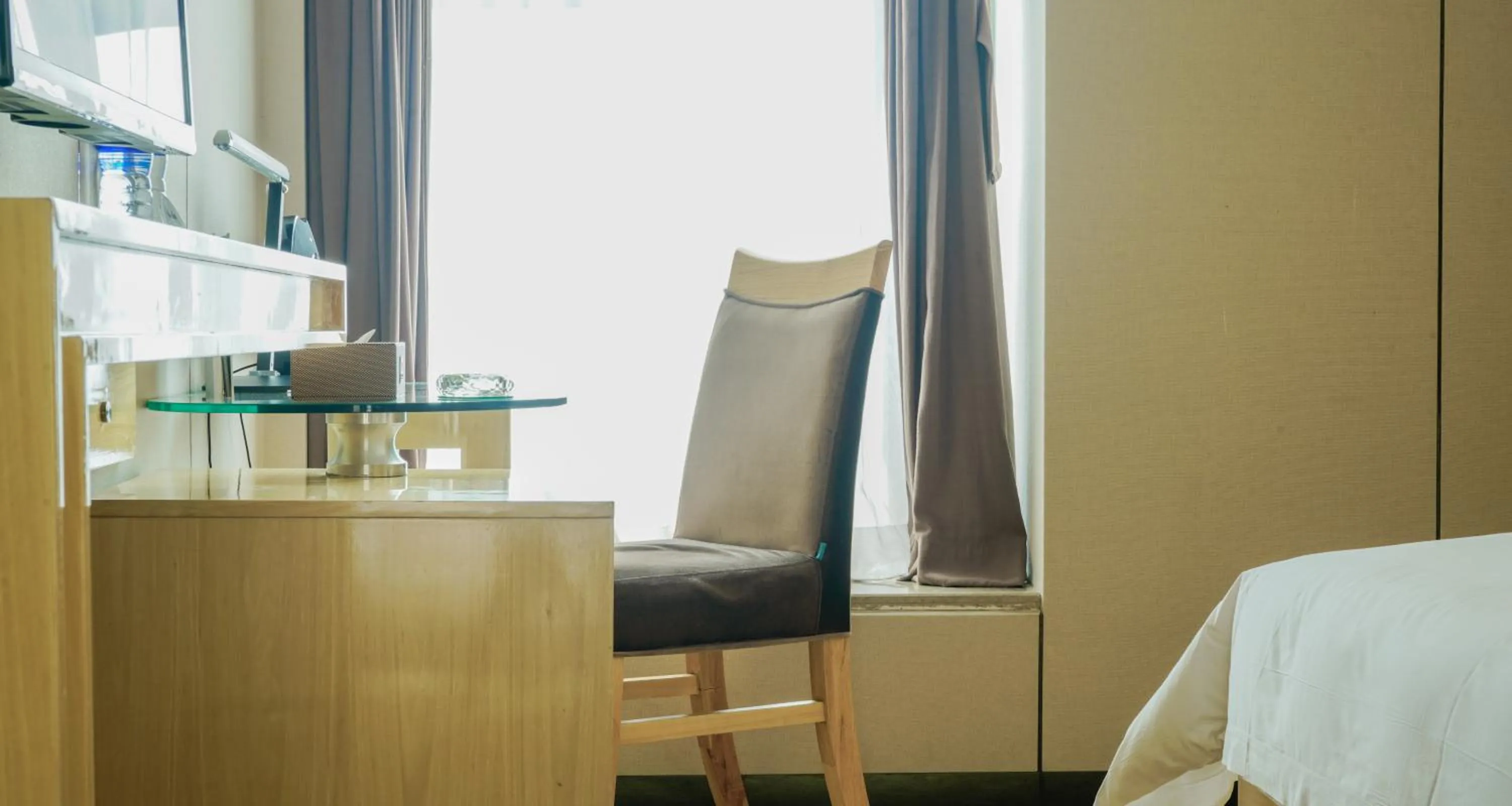 Photo of the whole room, Bed in Paco Hotel Ouzhuang Metro Guangzhou