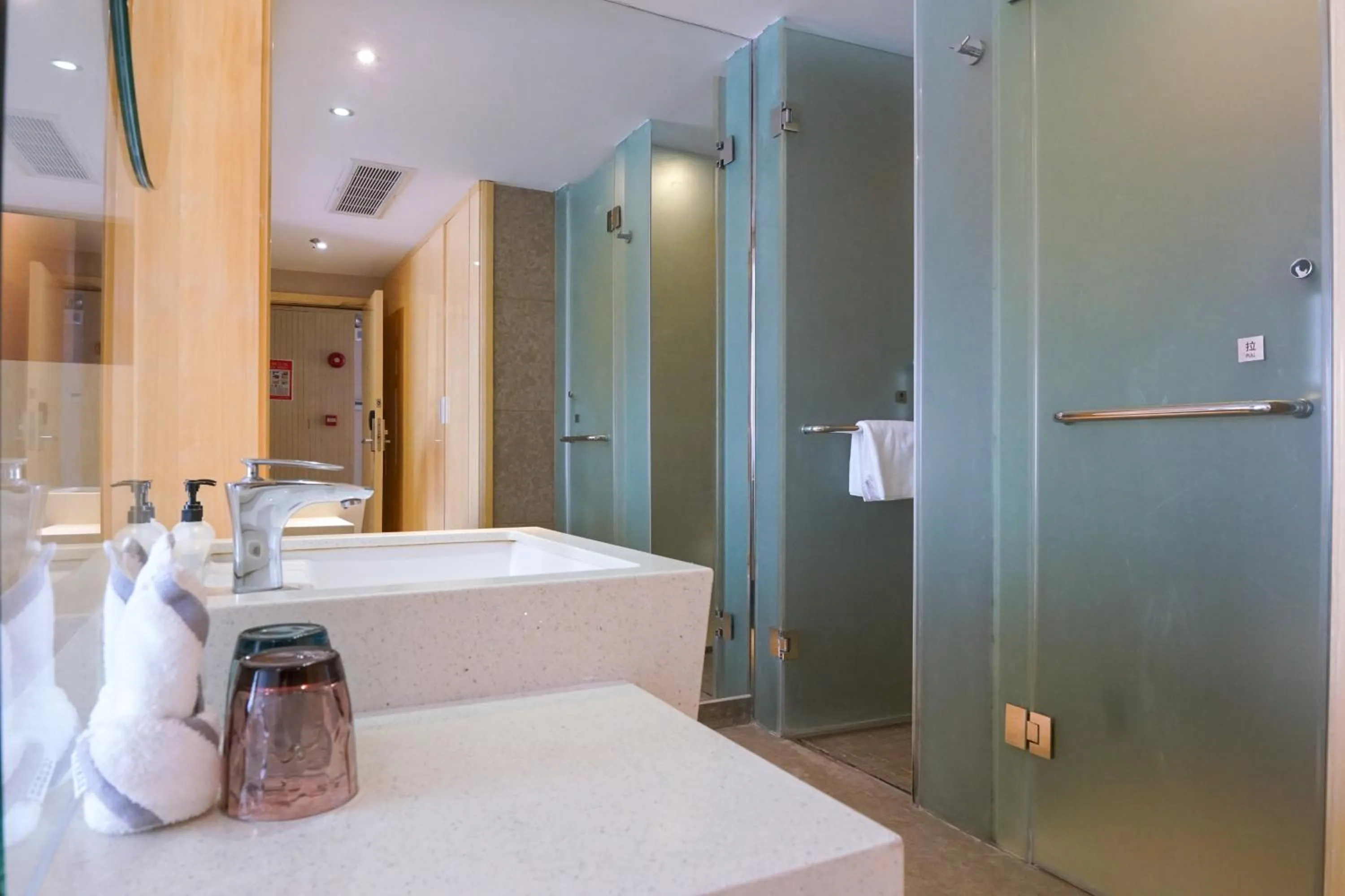 Bathroom in Paco Hotel Ouzhuang Metro Guangzhou