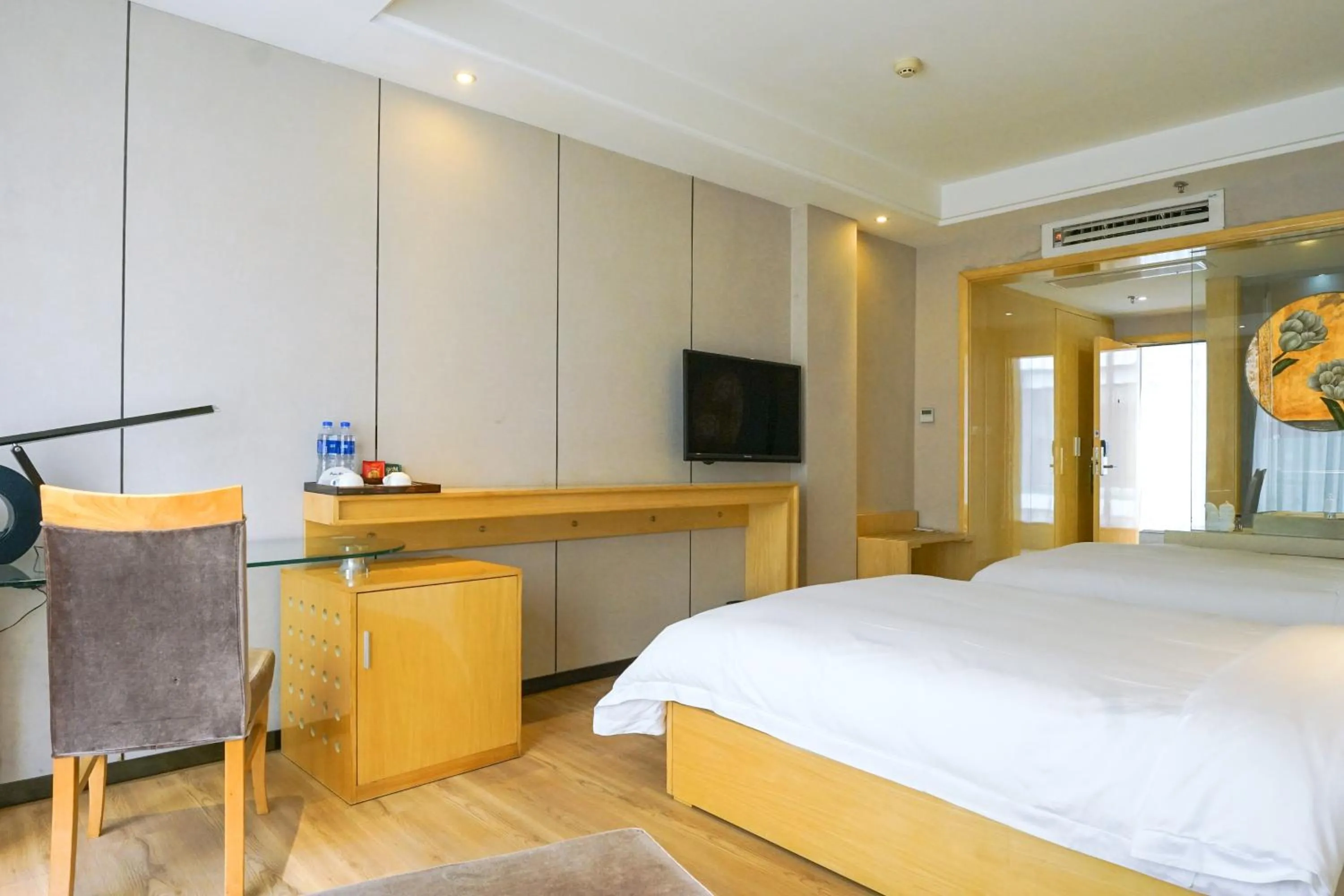 Photo of the whole room, Bed in Paco Hotel Ouzhuang Metro Guangzhou