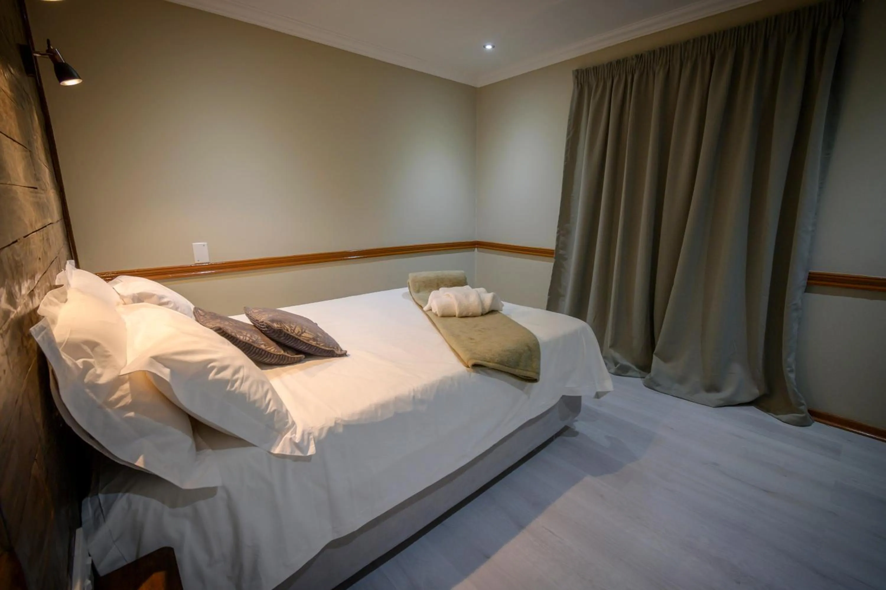 Bedroom, Bed in Bains Lodge - Sustainable Electricity