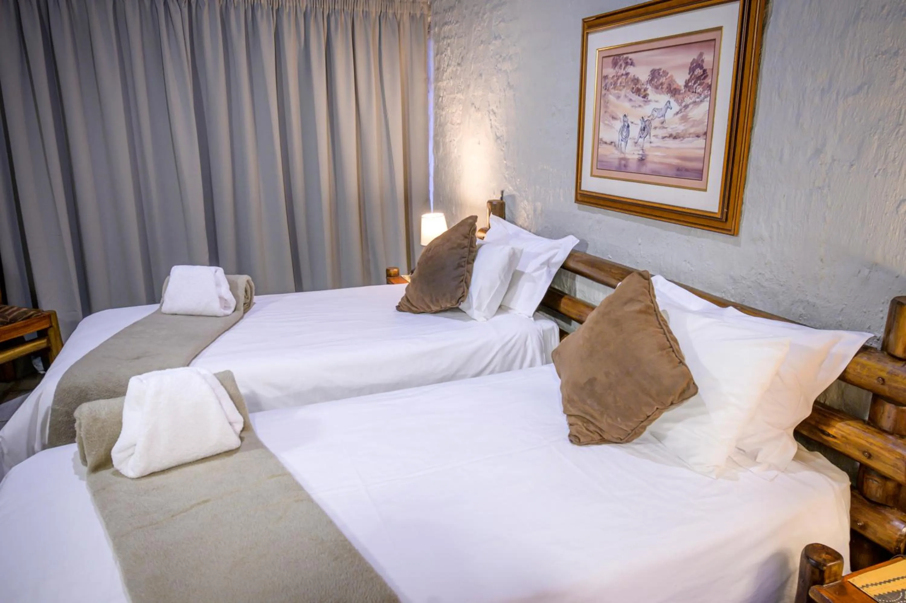 Bedroom, Bed in Bains Lodge - Sustainable Electricity