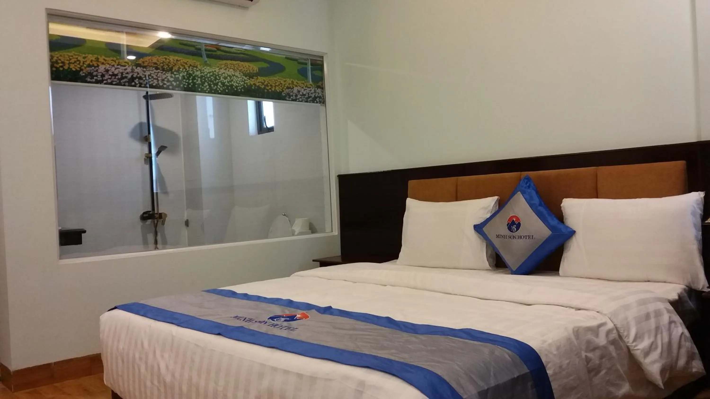 Bed in Minh Sơn HOTEL