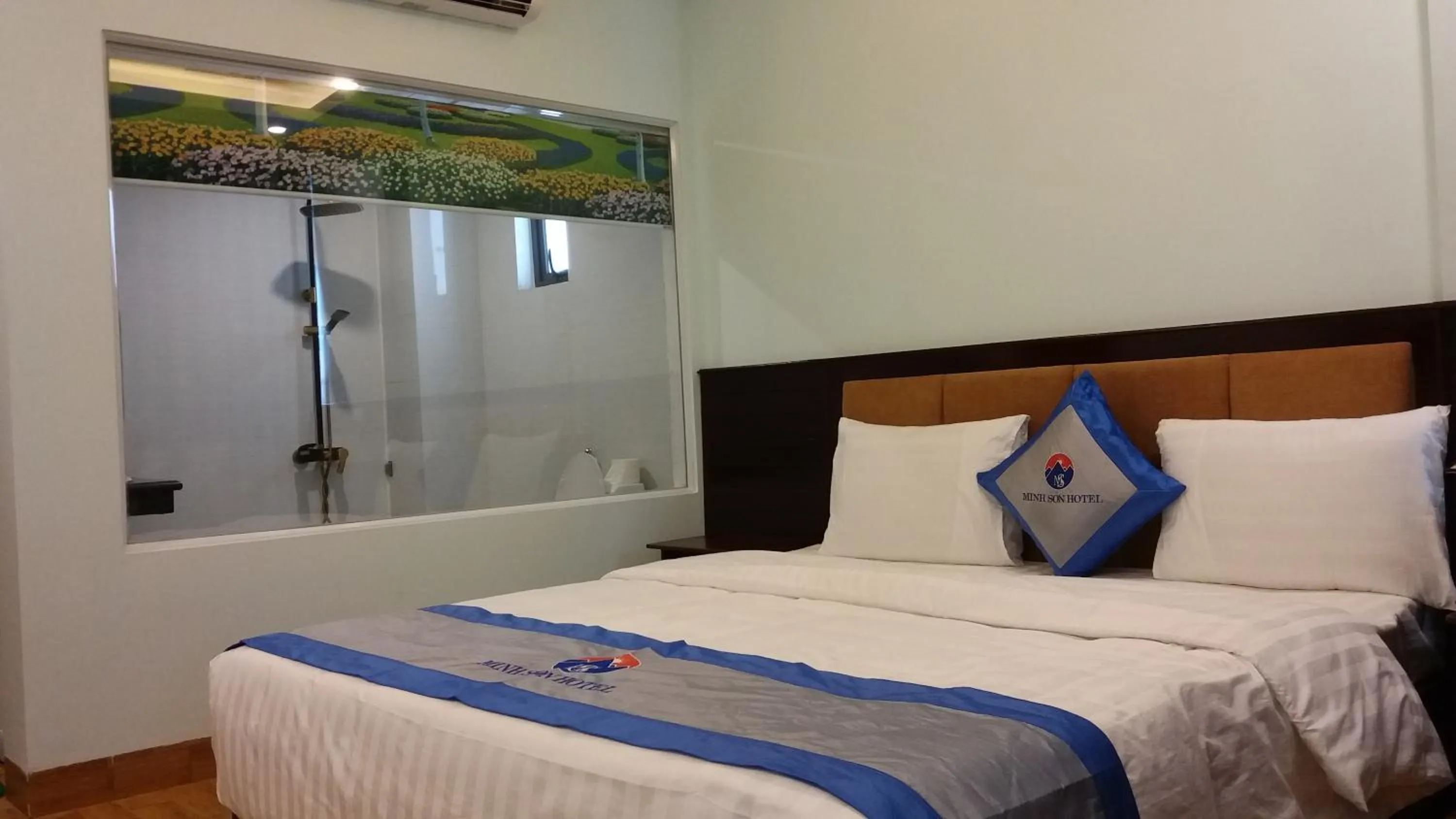 Bed in Minh Sơn HOTEL