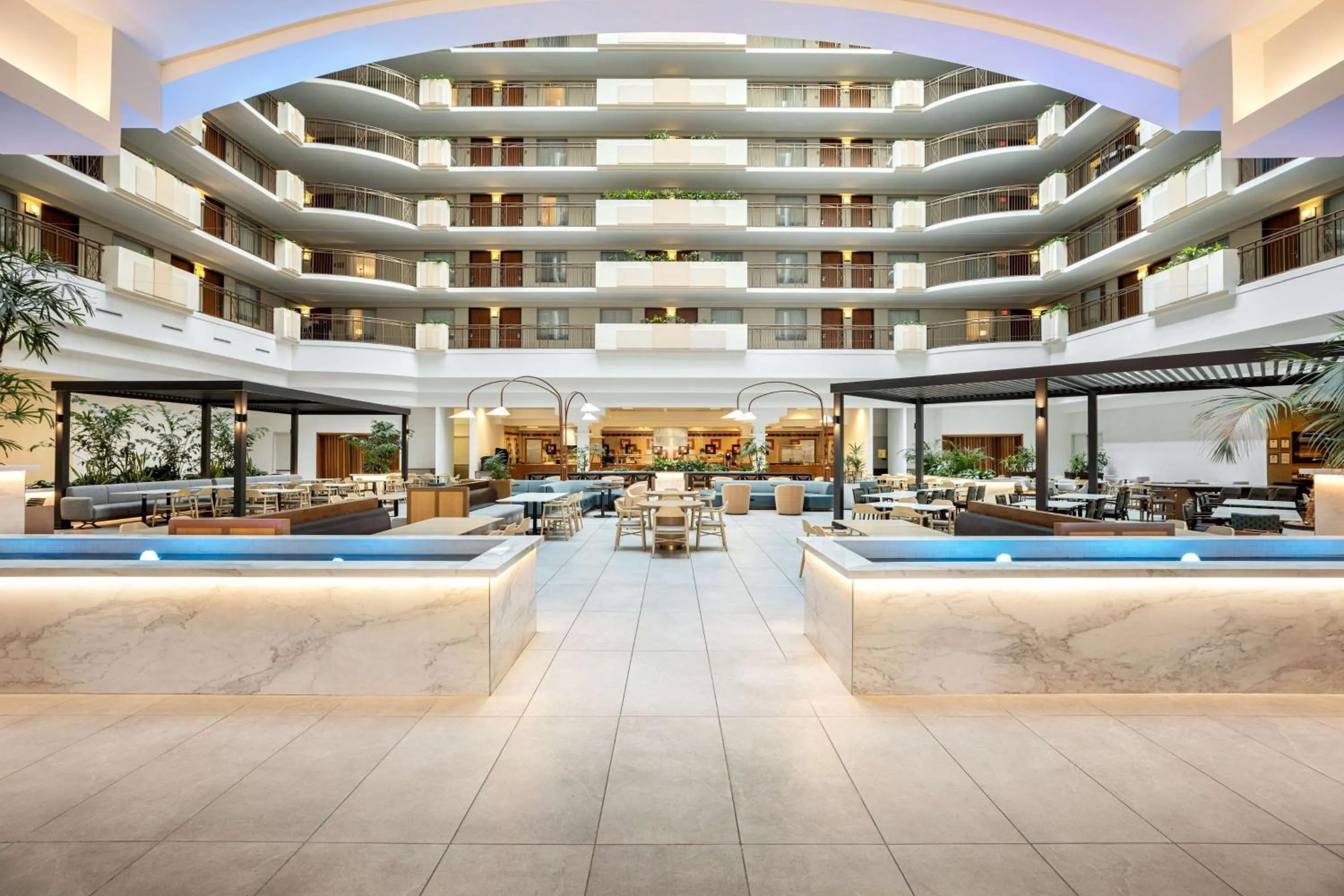 Lounge or bar in Embassy Suites by Hilton Anaheim South