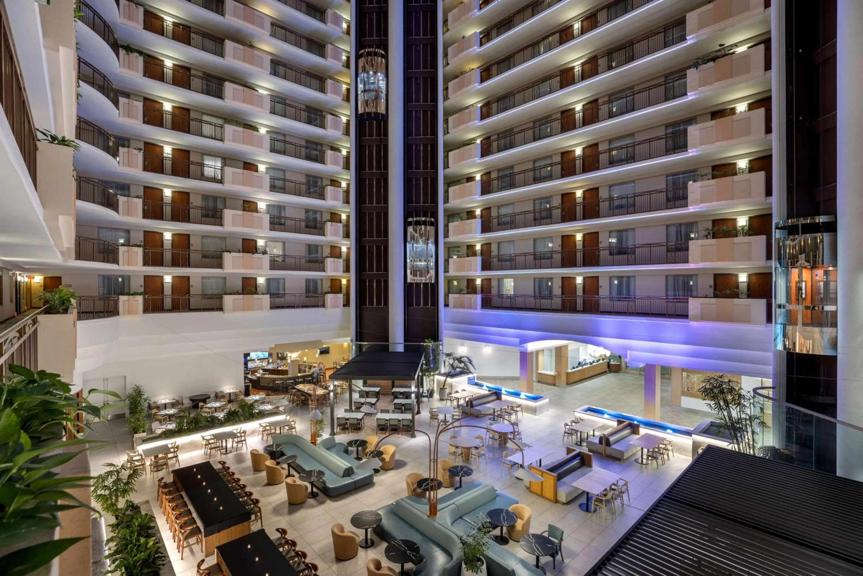 Lounge or bar in Embassy Suites by Hilton Anaheim South