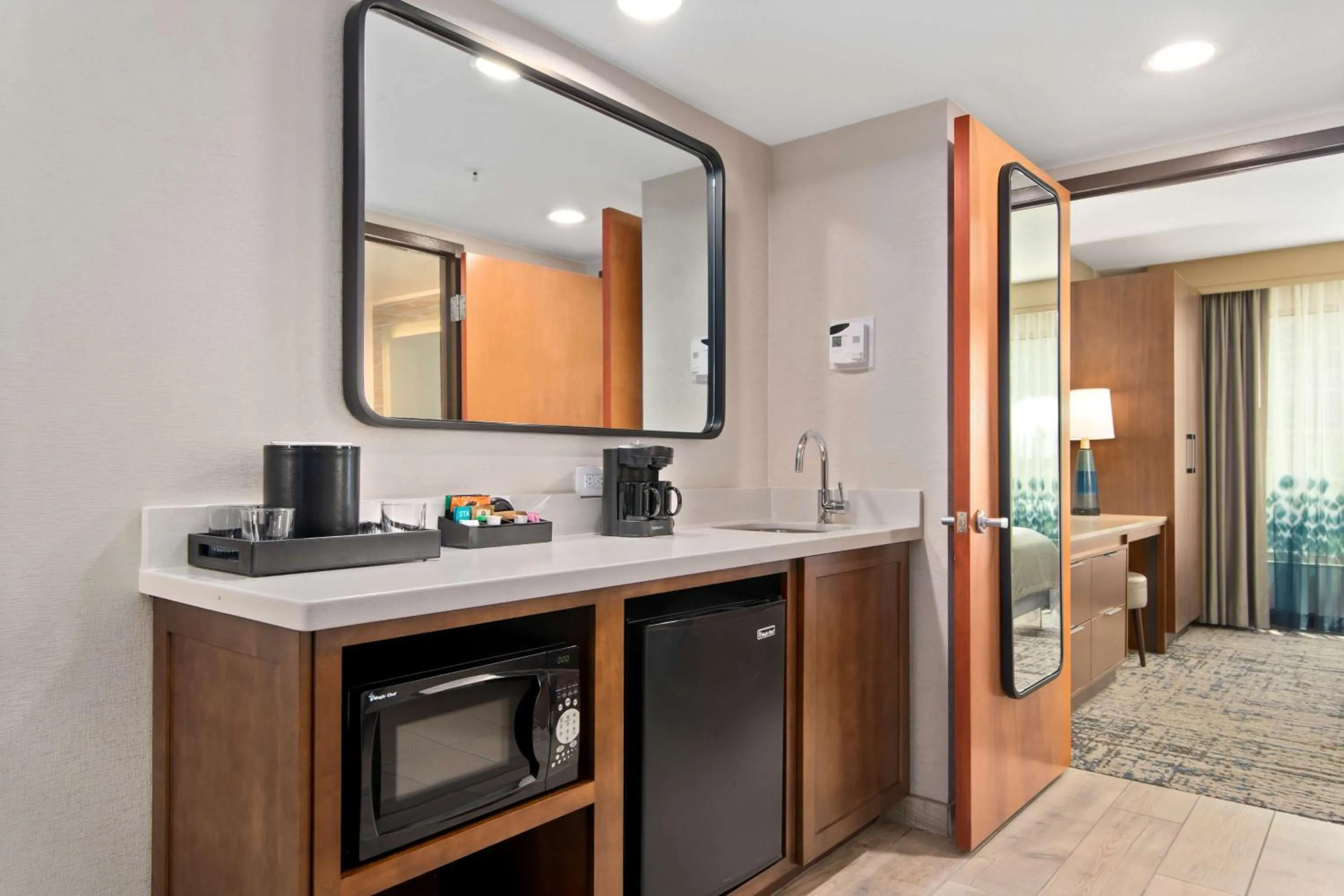 Photo of the whole room in Embassy Suites by Hilton Anaheim South