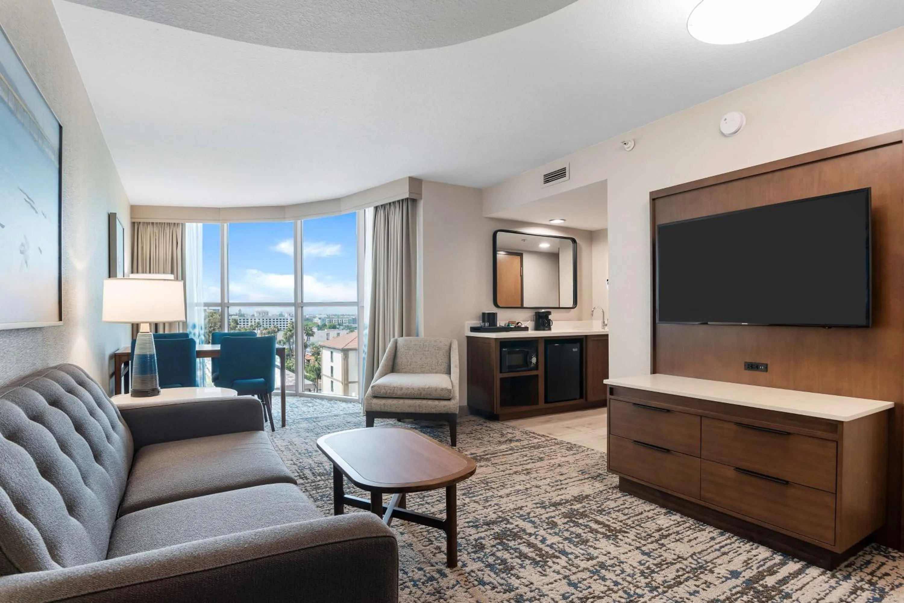 Living room in Embassy Suites by Hilton Anaheim South