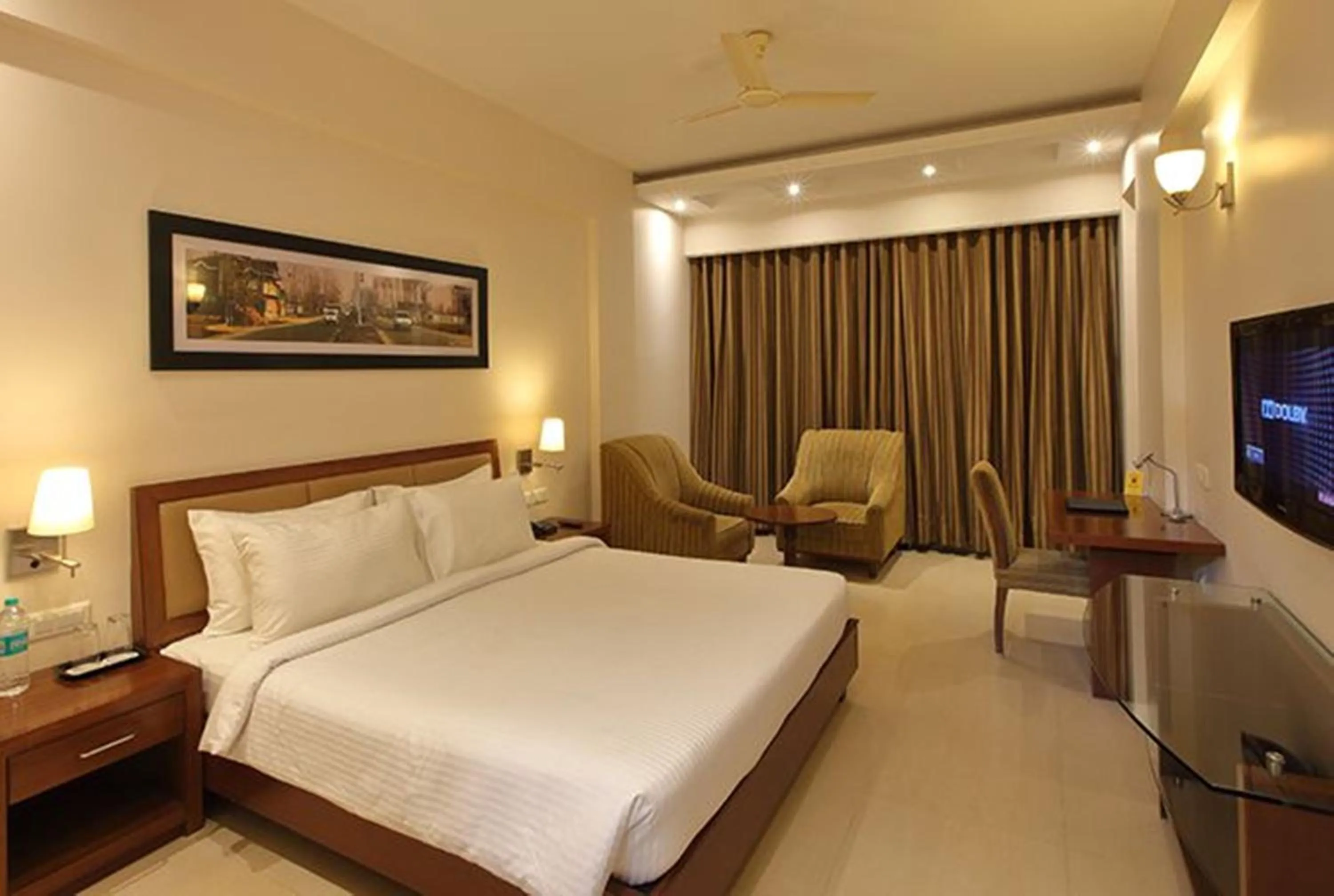 Bedroom, Bed in Lemon Tree Hotel Baddi