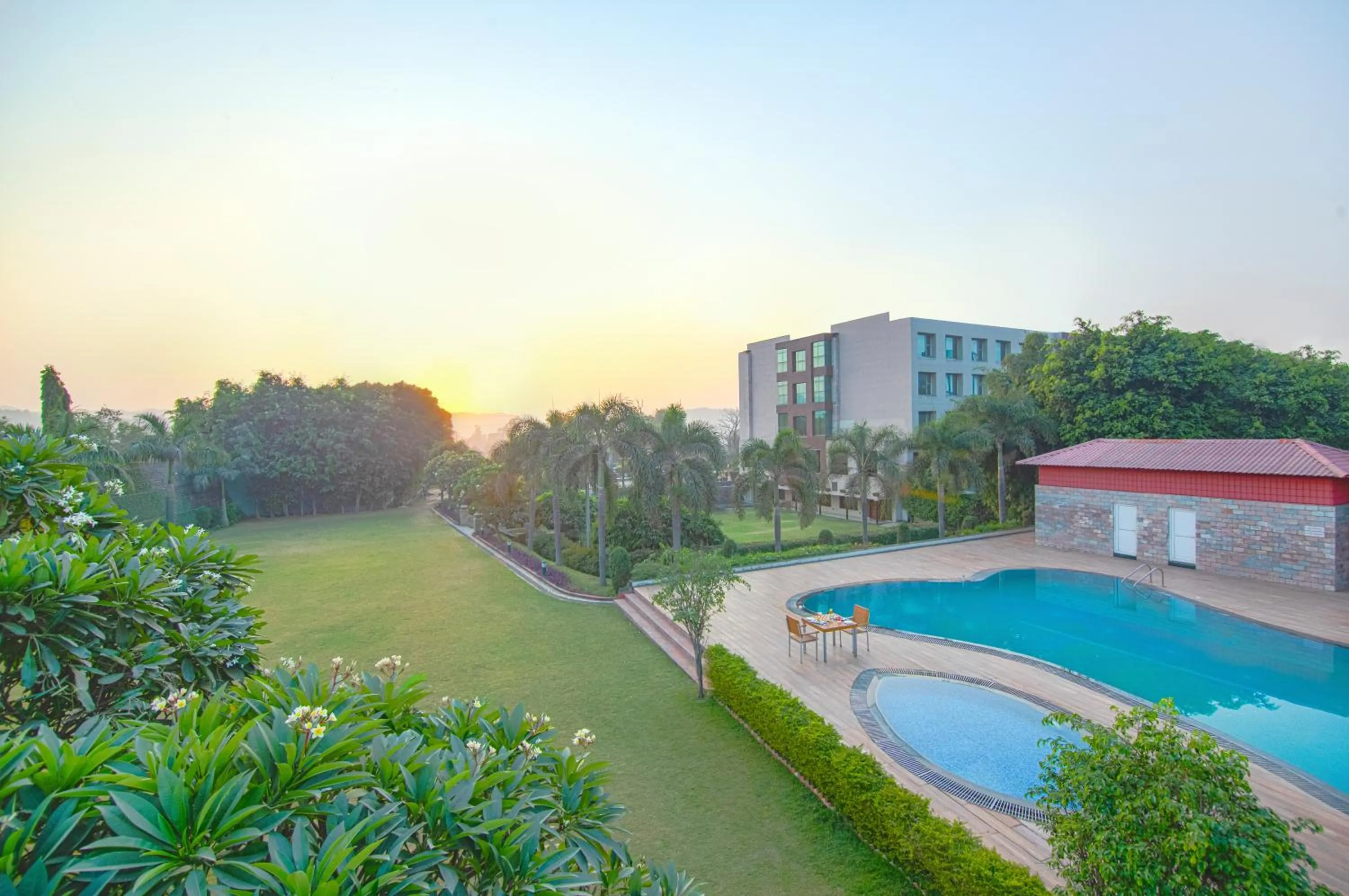 Swimming pool in Lemon Tree Hotel Baddi