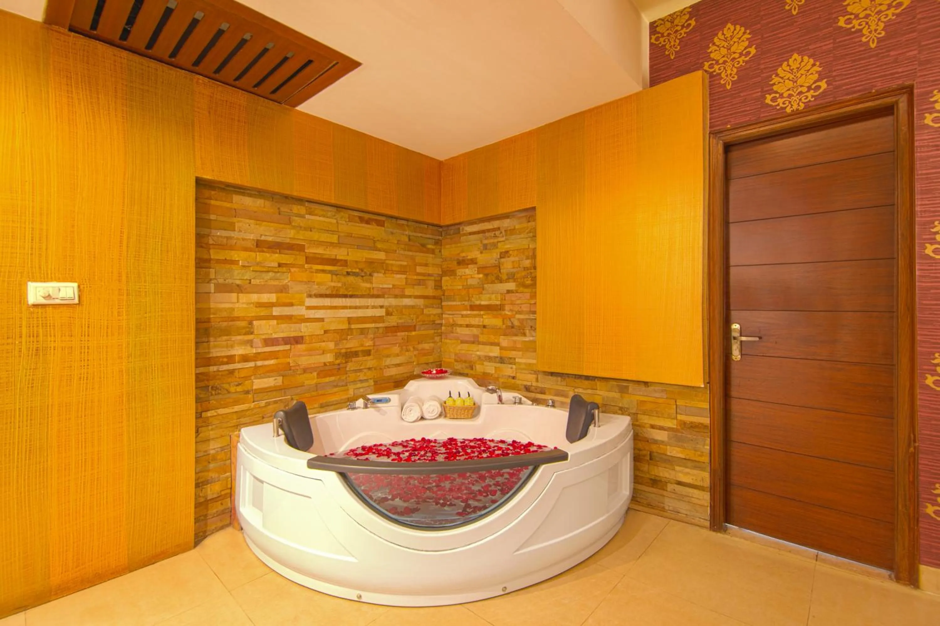 Spa and wellness centre/facilities in Lemon Tree Hotel Baddi