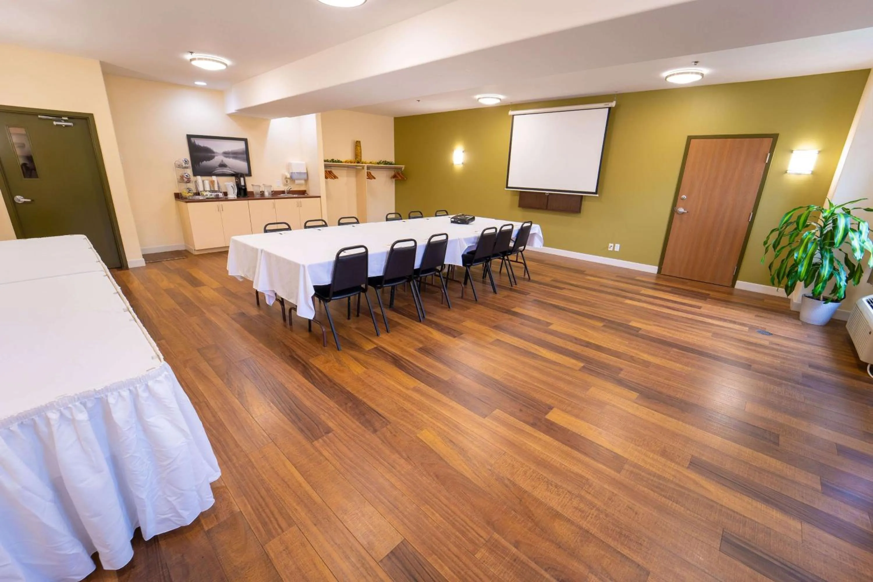 Meeting/conference room in Super 8 by Wyndham Amherst NS