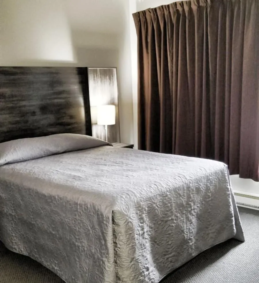 Bed in Hôtel Écono-One