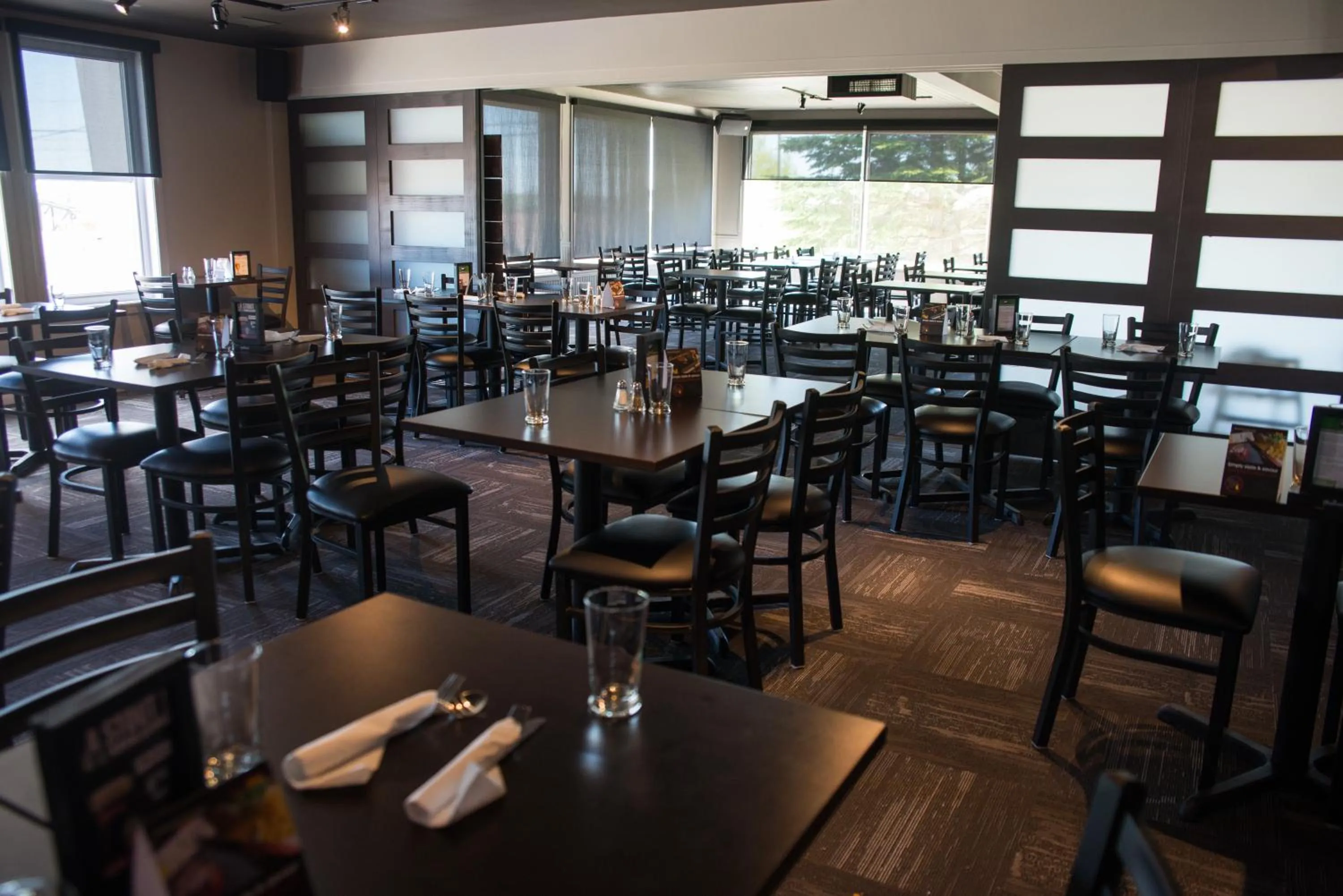 Restaurant/places to eat in Hôtel Écono-One