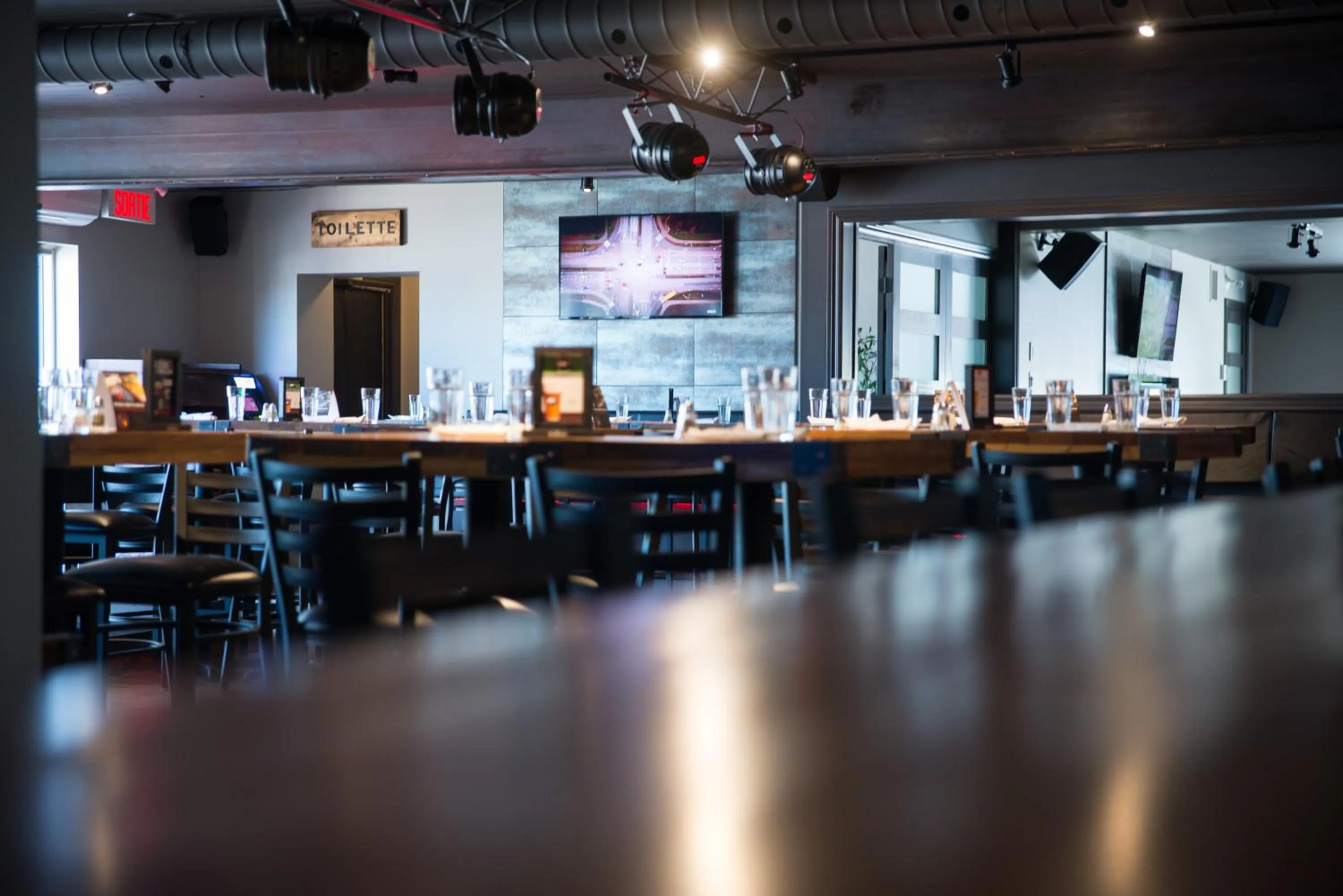 Restaurant/places to eat in Hôtel Écono-One