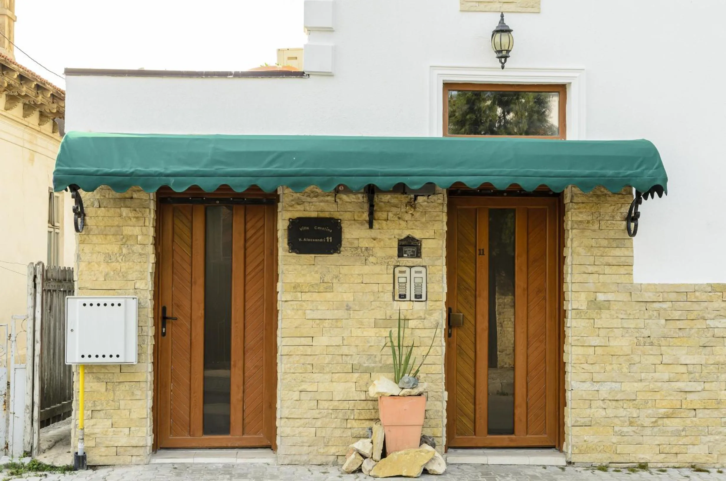 Facade/entrance in Villa Casafina Serviced Apartments
