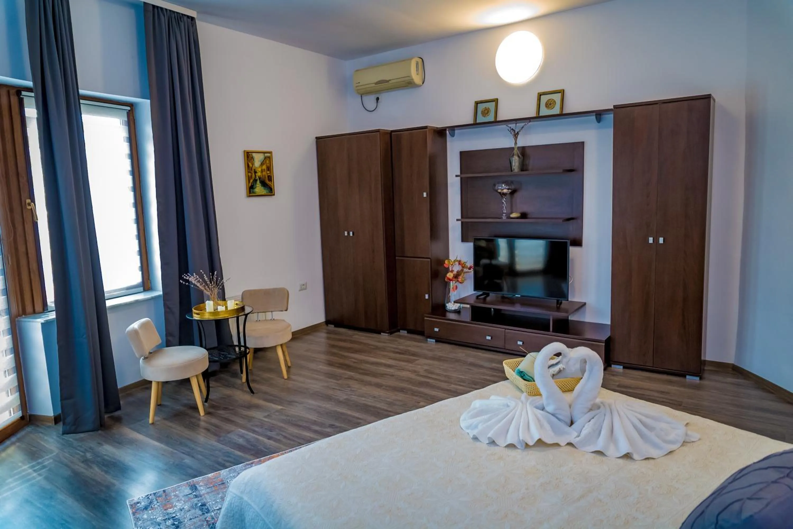 TV and multimedia in Villa Casafina Serviced Apartments
