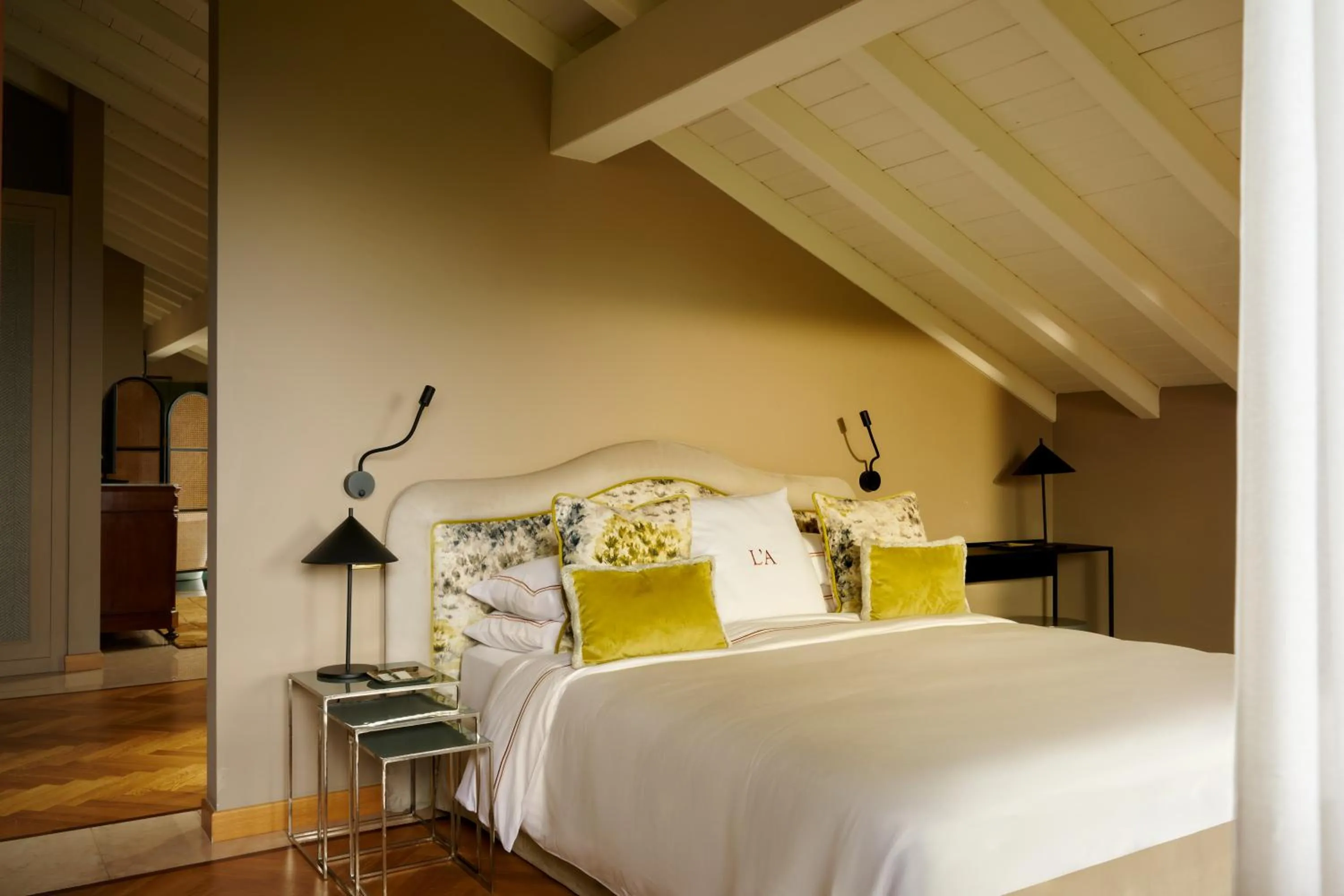 Bedroom, Bed in L'Albereta Relais & Chateaux