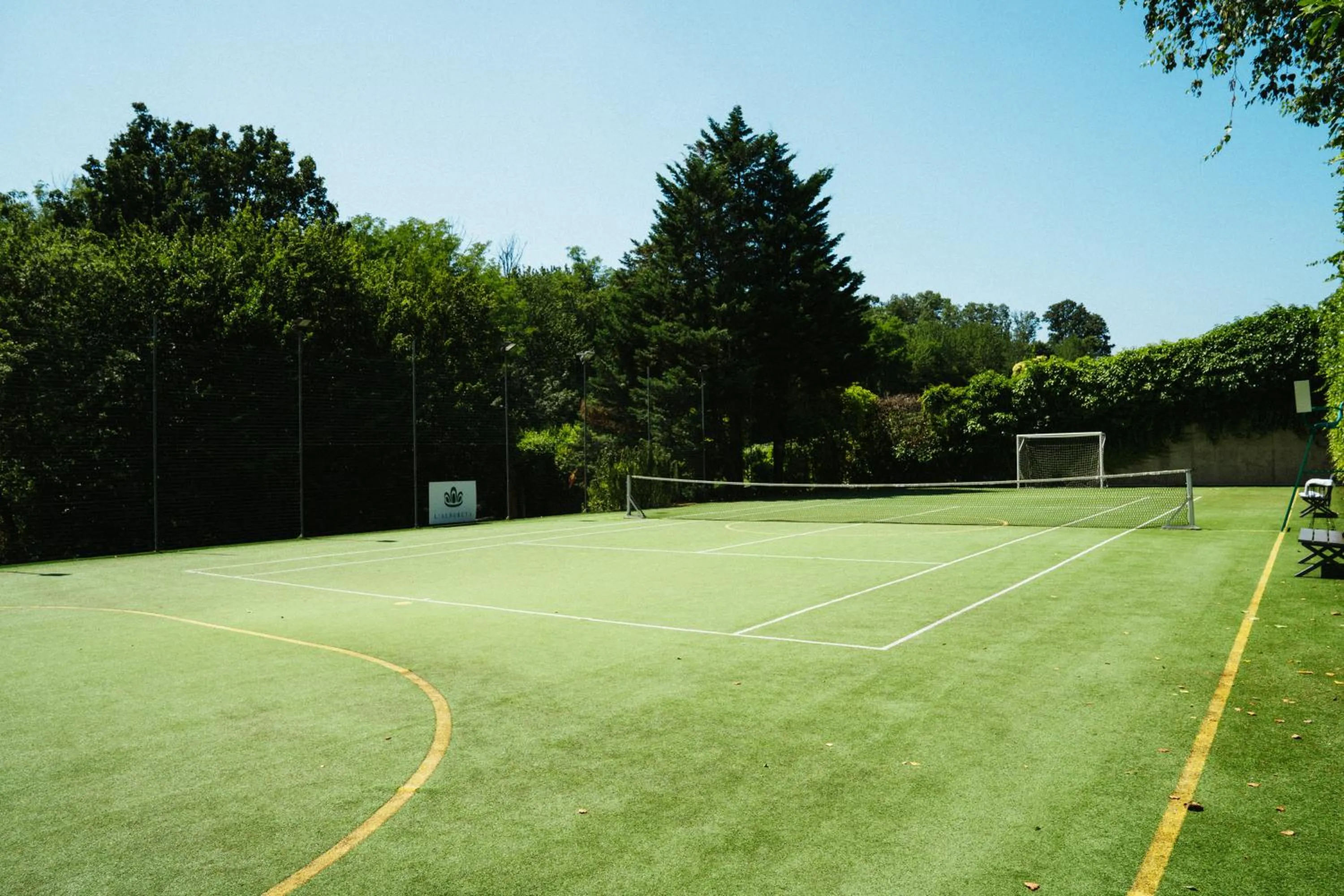 Tennis court in L'Albereta Relais & Chateaux