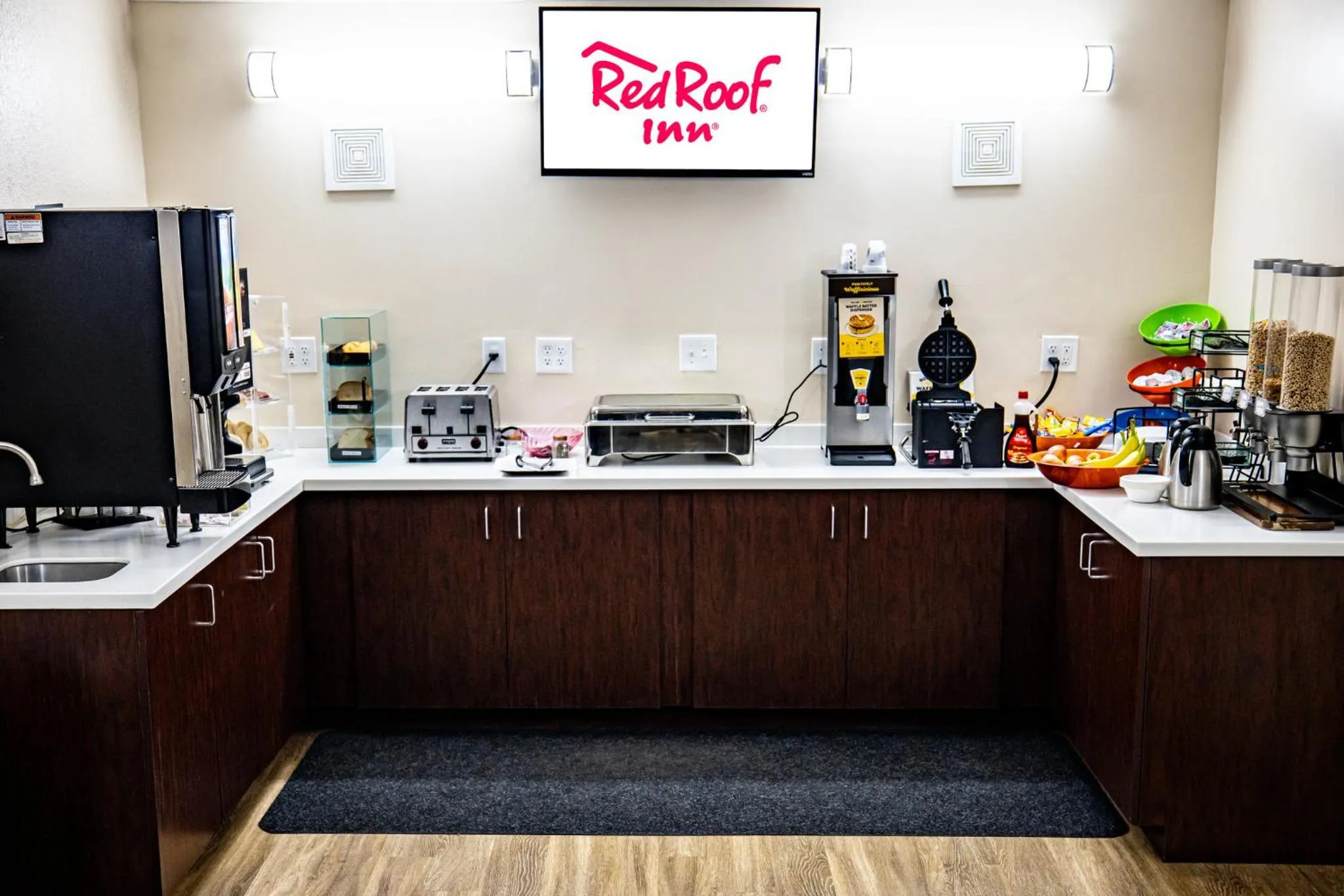 Breakfast in Red Roof Inn Fredericksburg North