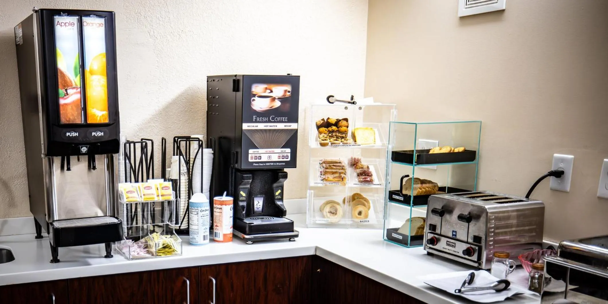 Breakfast in Red Roof Inn Fredericksburg North