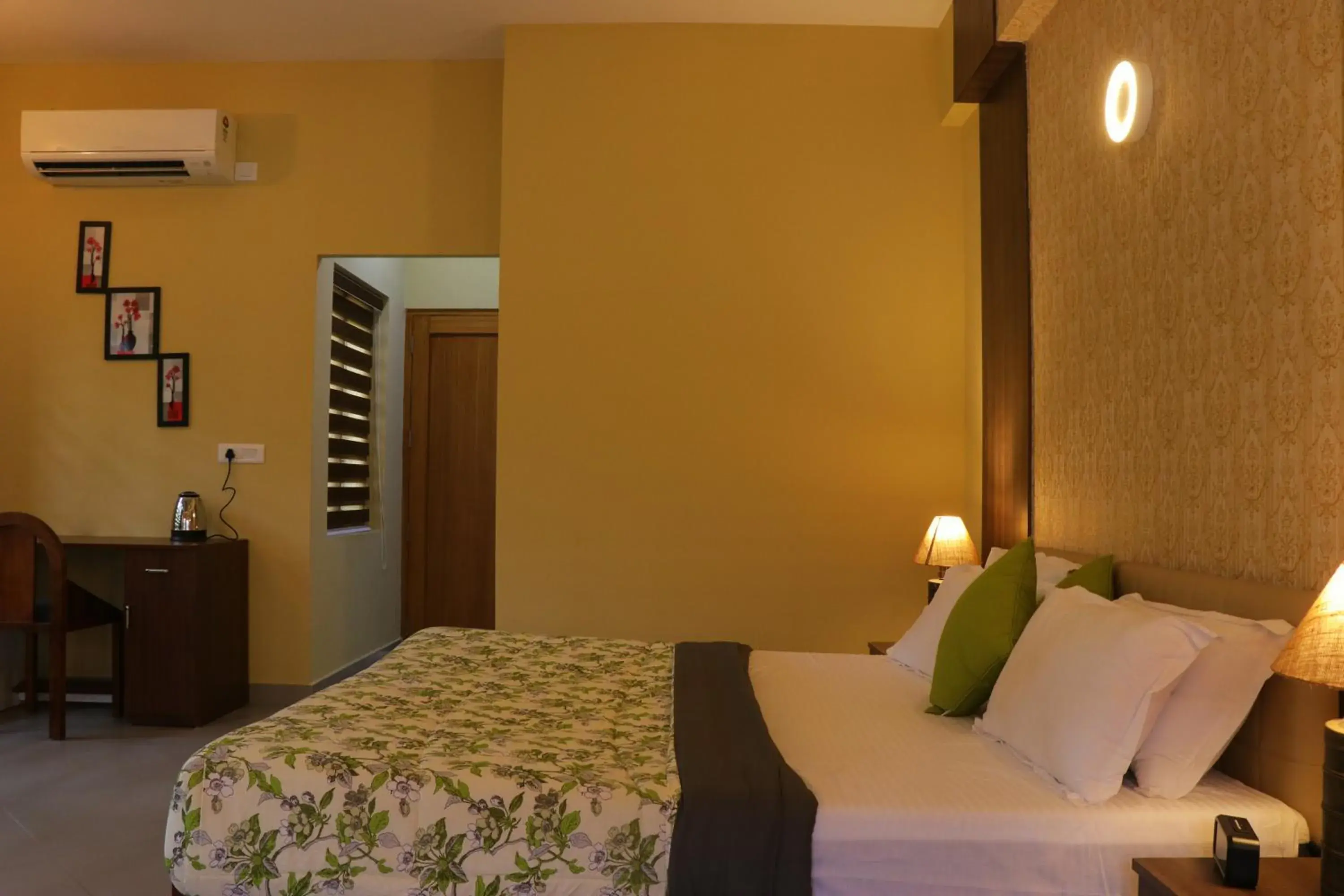 Deluxe Double Room with Balcony - single occupancy in Water's Edge Villas Deluxe Double Room with Balcony - single occupancy in Water's Edge Villas