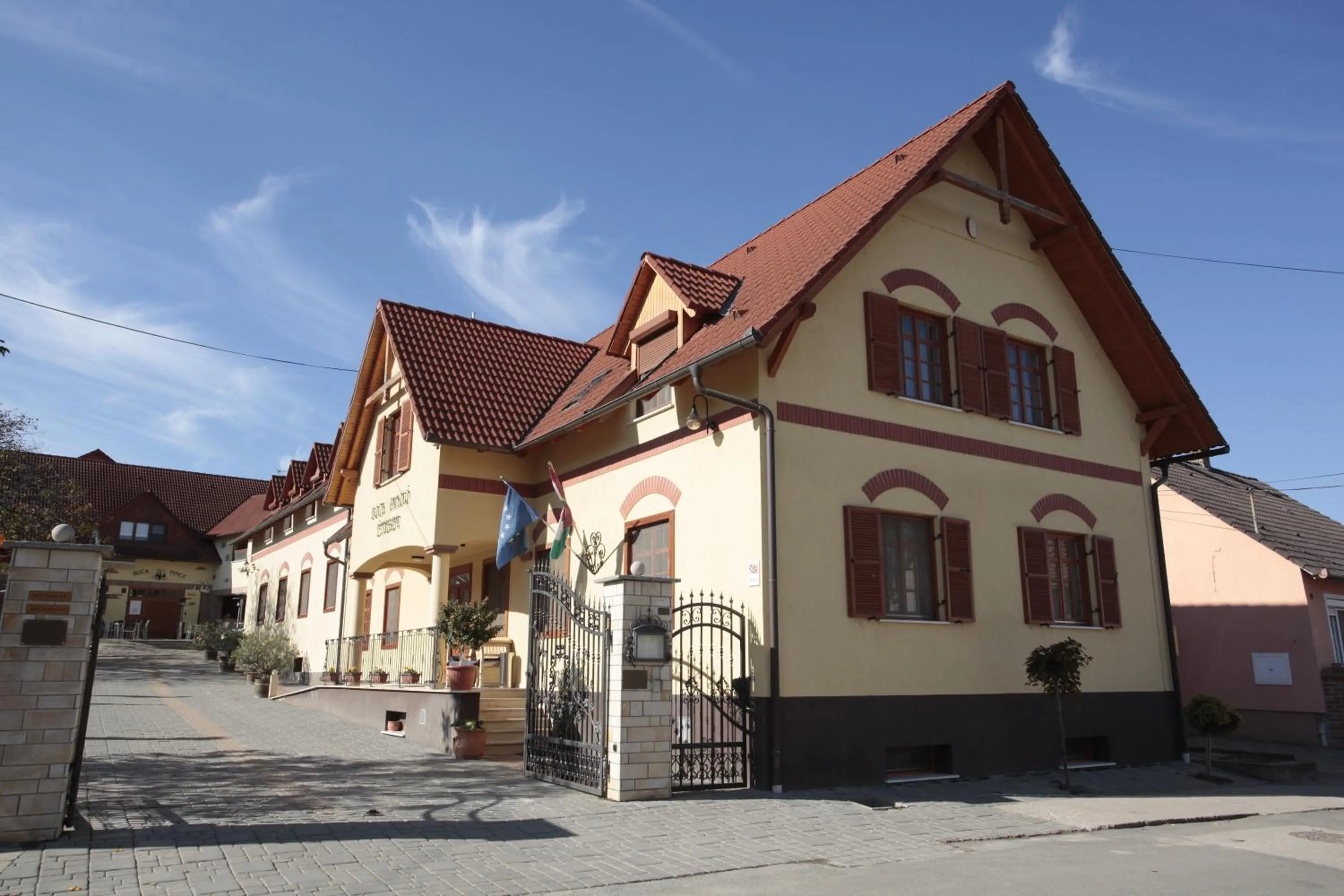 Facade/entrance in Bock Hotel Ermitage