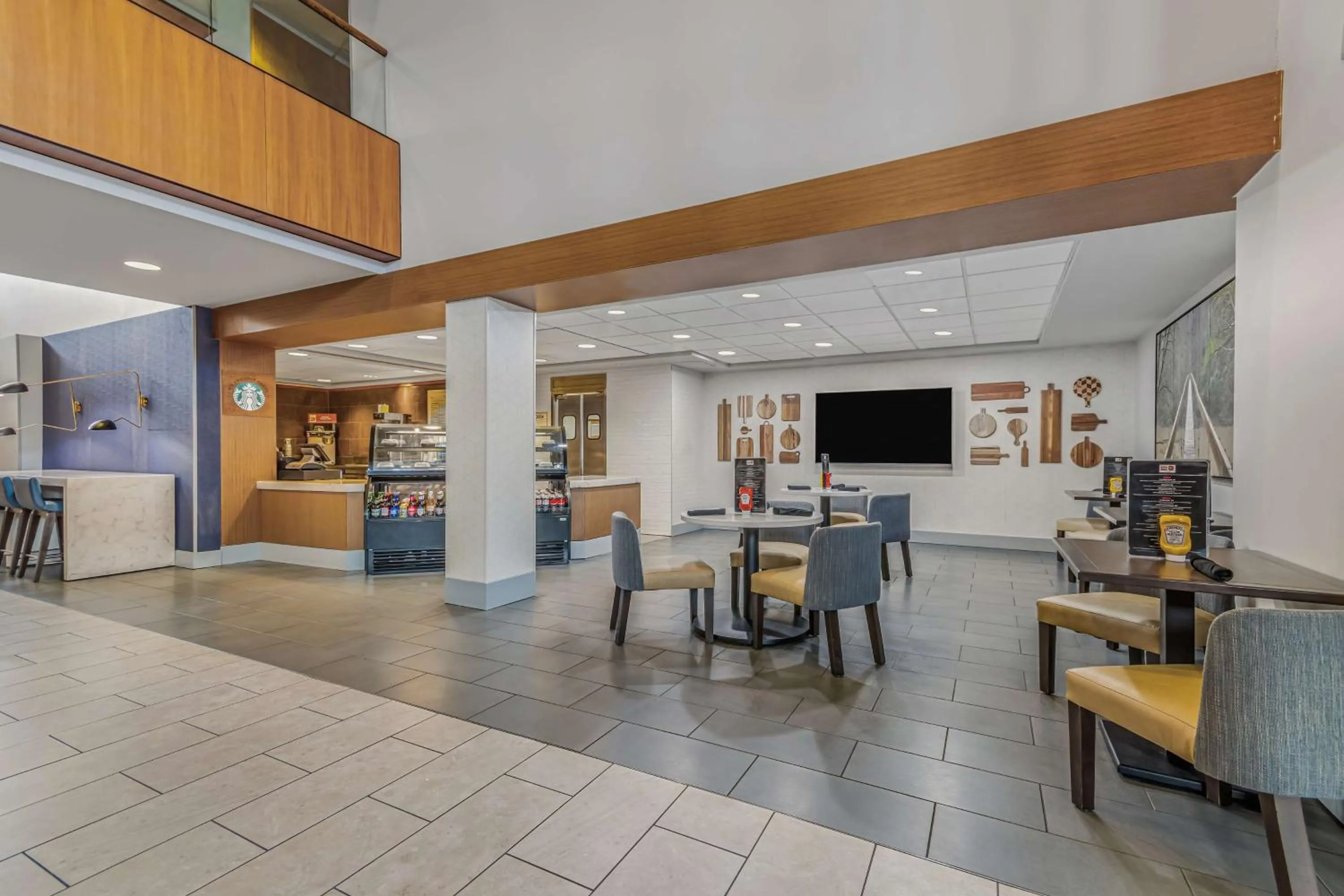 Restaurant/places to eat in Embassy Suites by Hilton Detroit Metro Airport