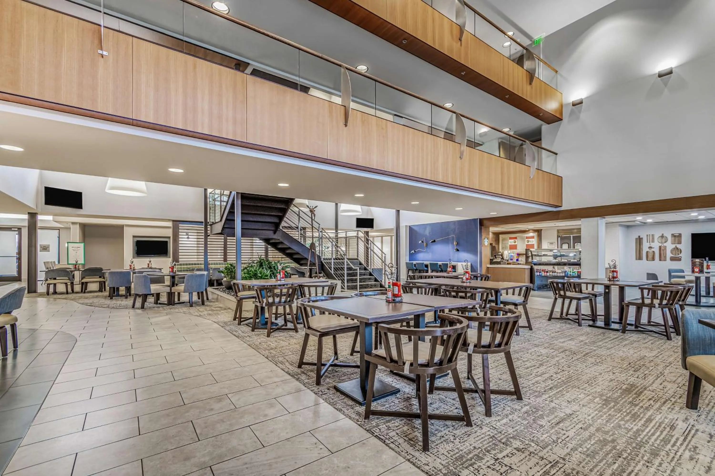 Restaurant/places to eat in Embassy Suites by Hilton Detroit Metro Airport