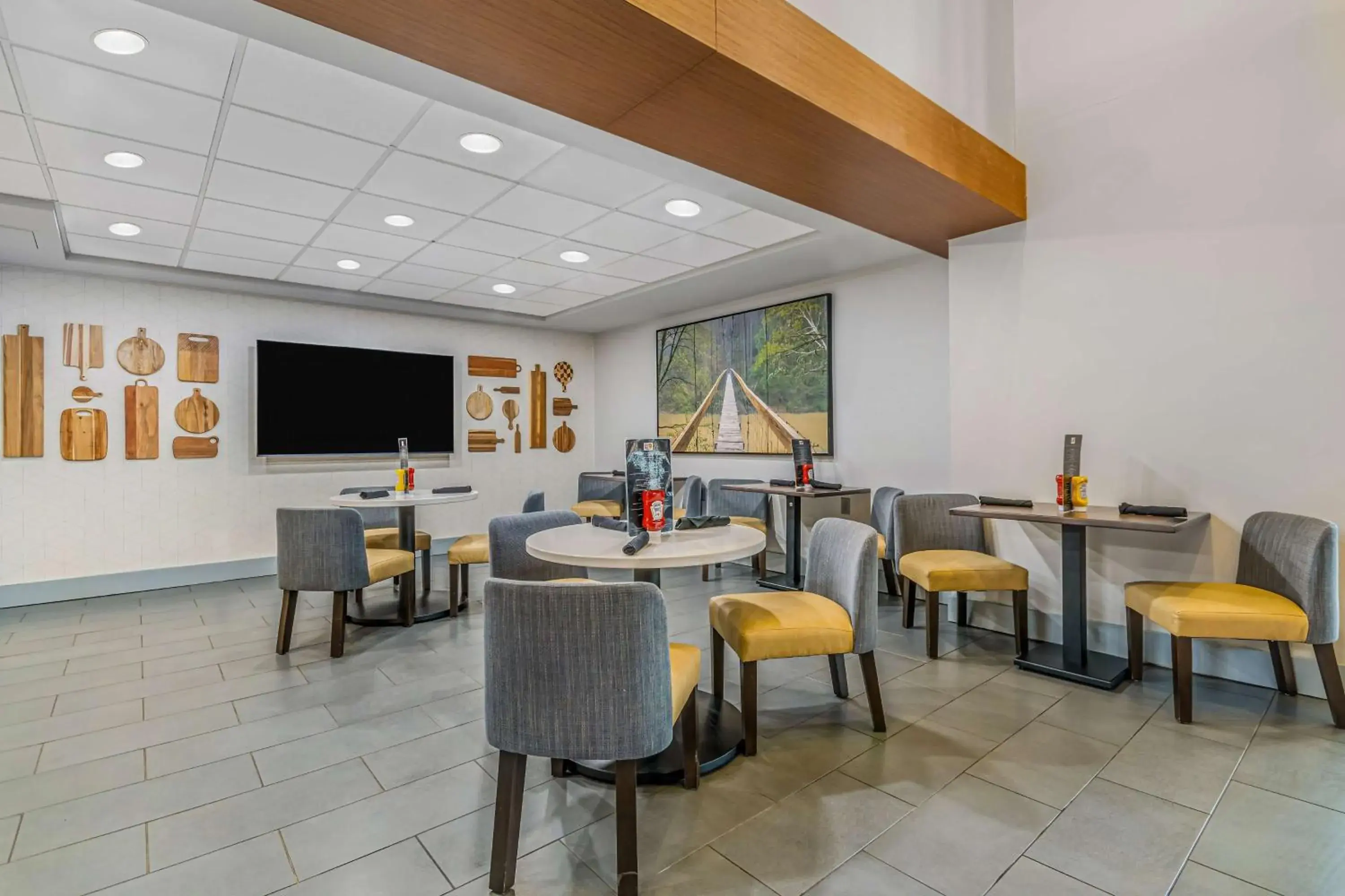 Restaurant/places to eat in Embassy Suites by Hilton Detroit Metro Airport Restaurant/places to eat in Embassy Suites by Hilton Detroit Metro Airport