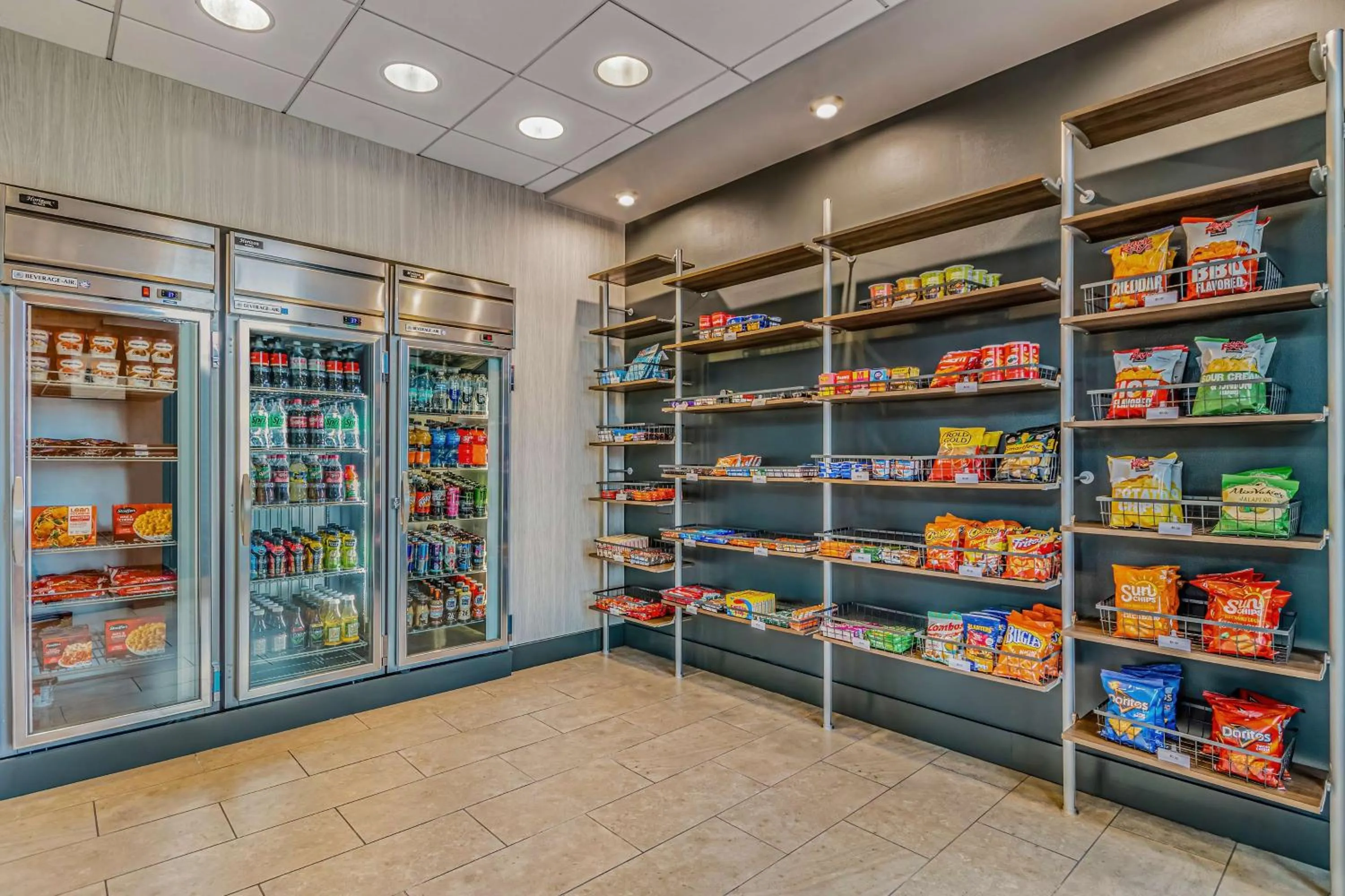 Restaurant/places to eat in Embassy Suites by Hilton Detroit Metro Airport