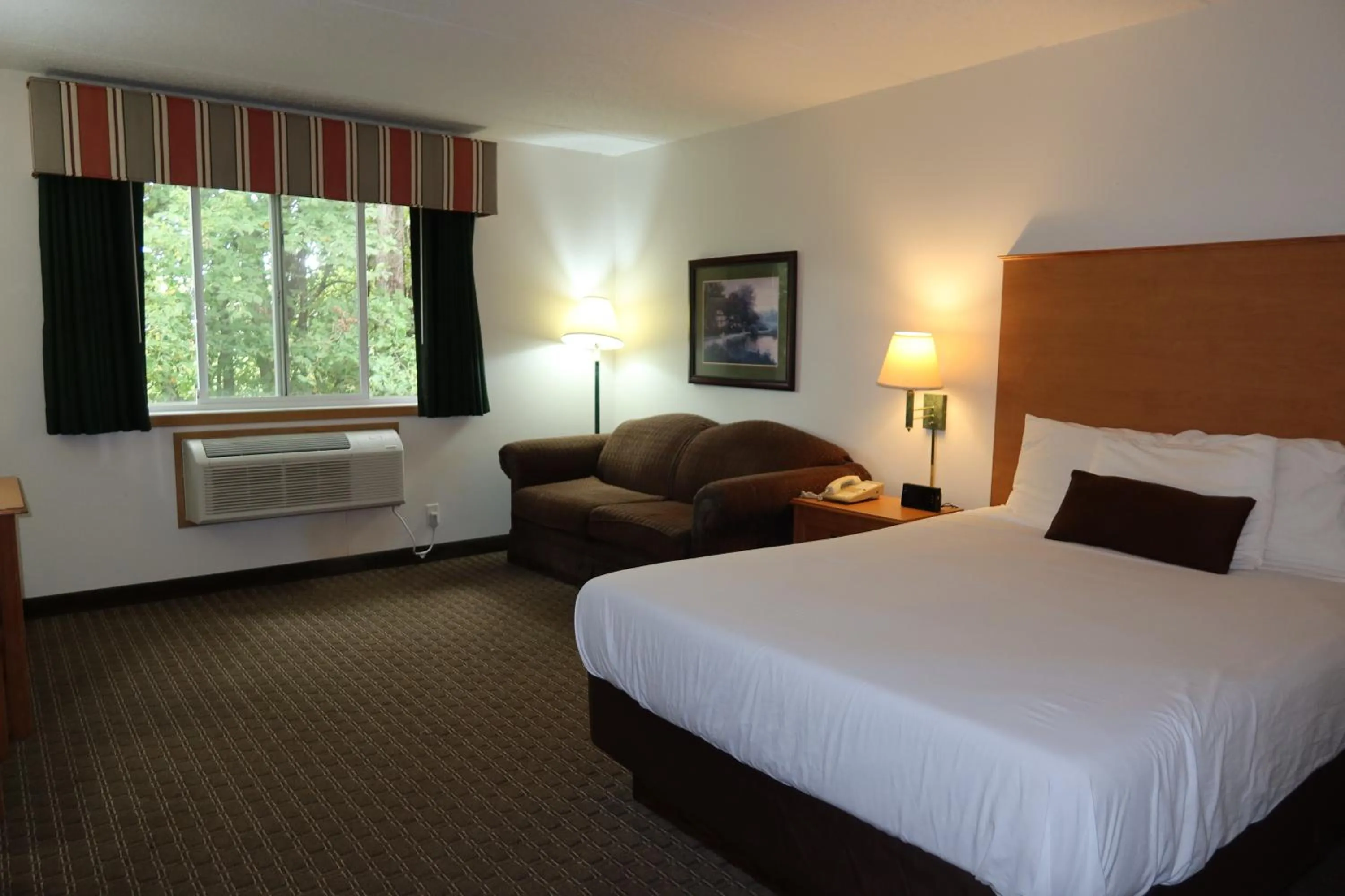 Bed in Americas Best Value Inn