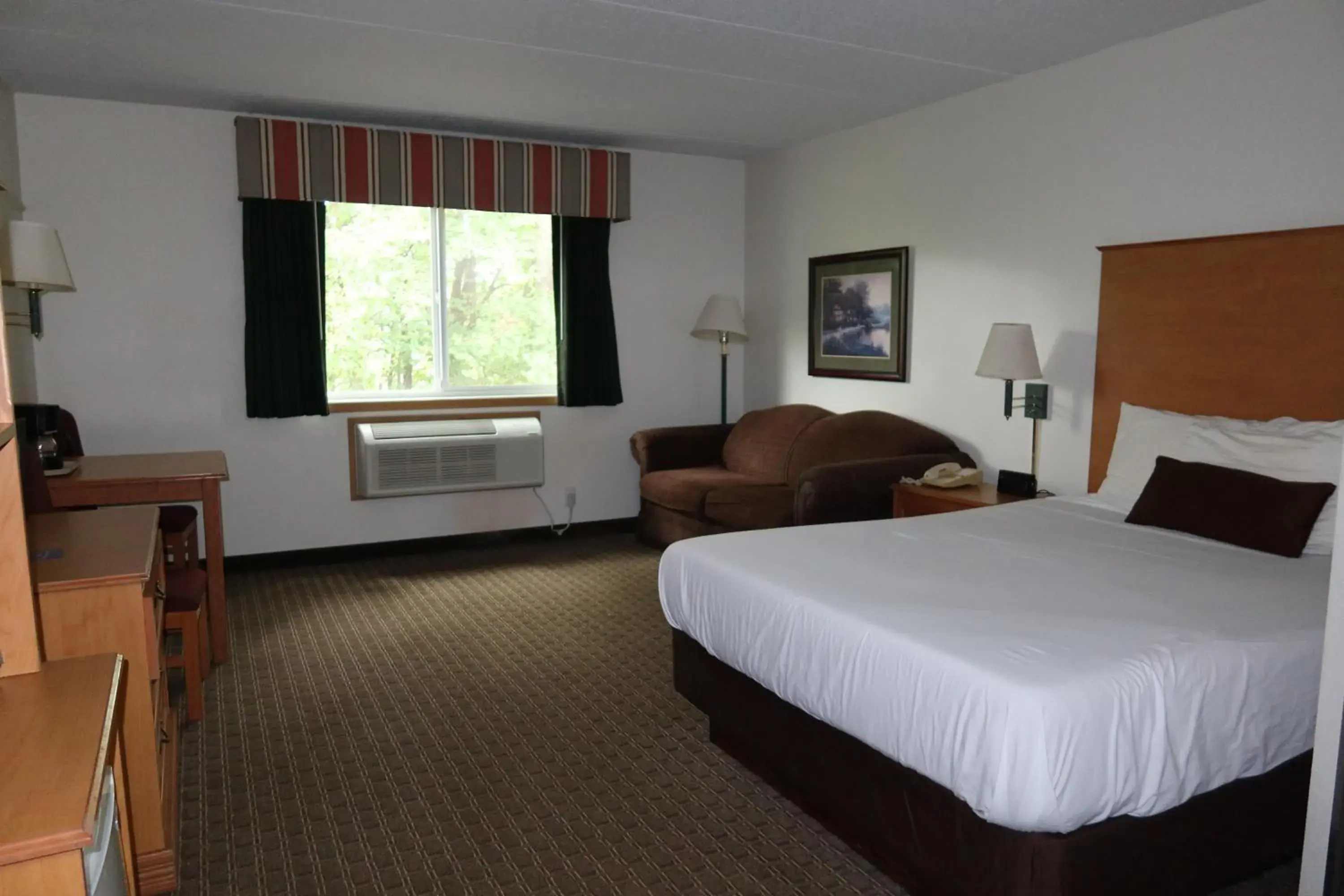 Queen Room with Sofa Bed - Non-Smoking in Americas Best Value Inn Queen Room with Sofa Bed - Non-Smoking in Americas Best Value Inn