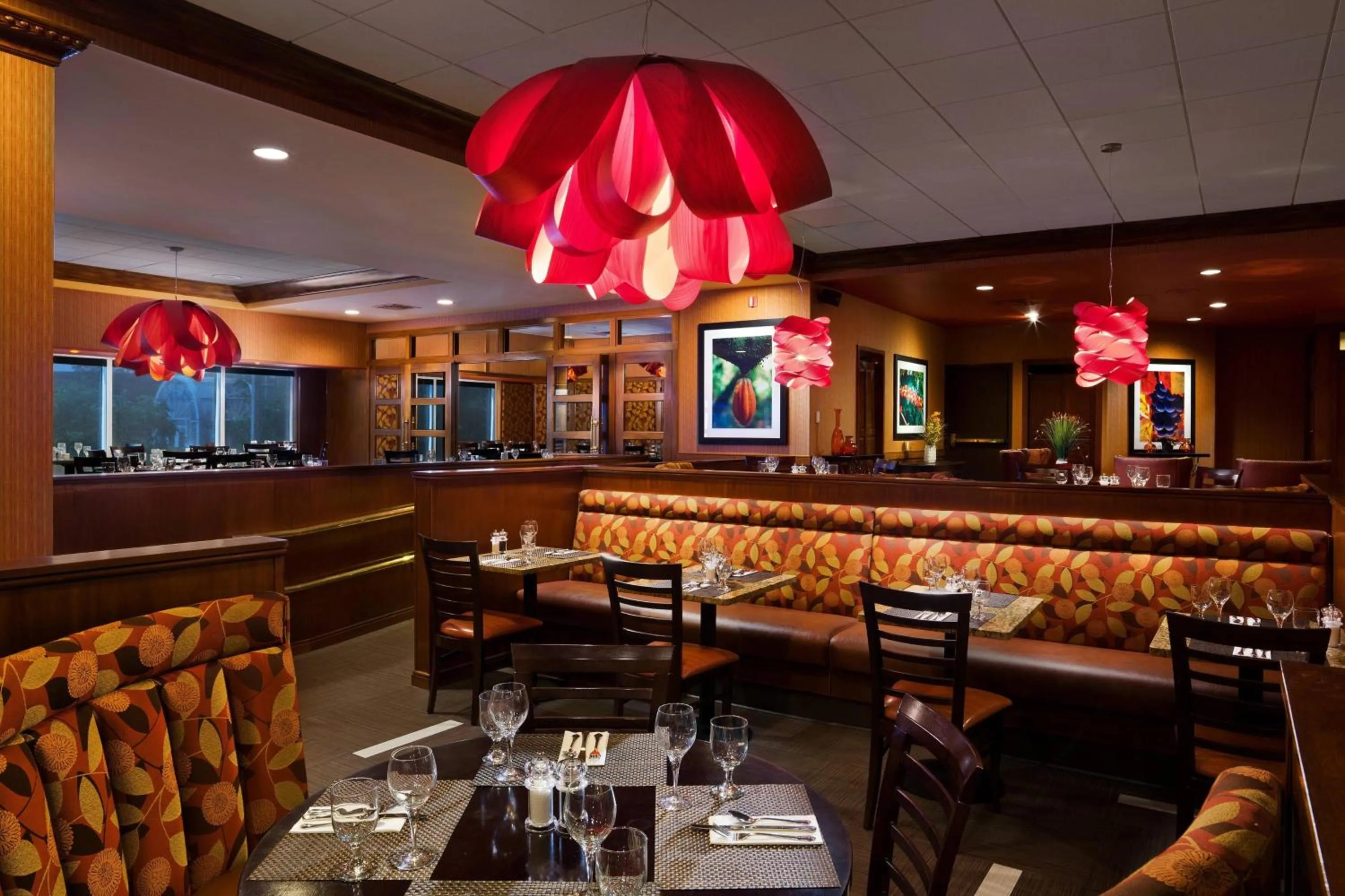 Restaurant/places to eat in Sheraton Springfield Monarch Place Hotel