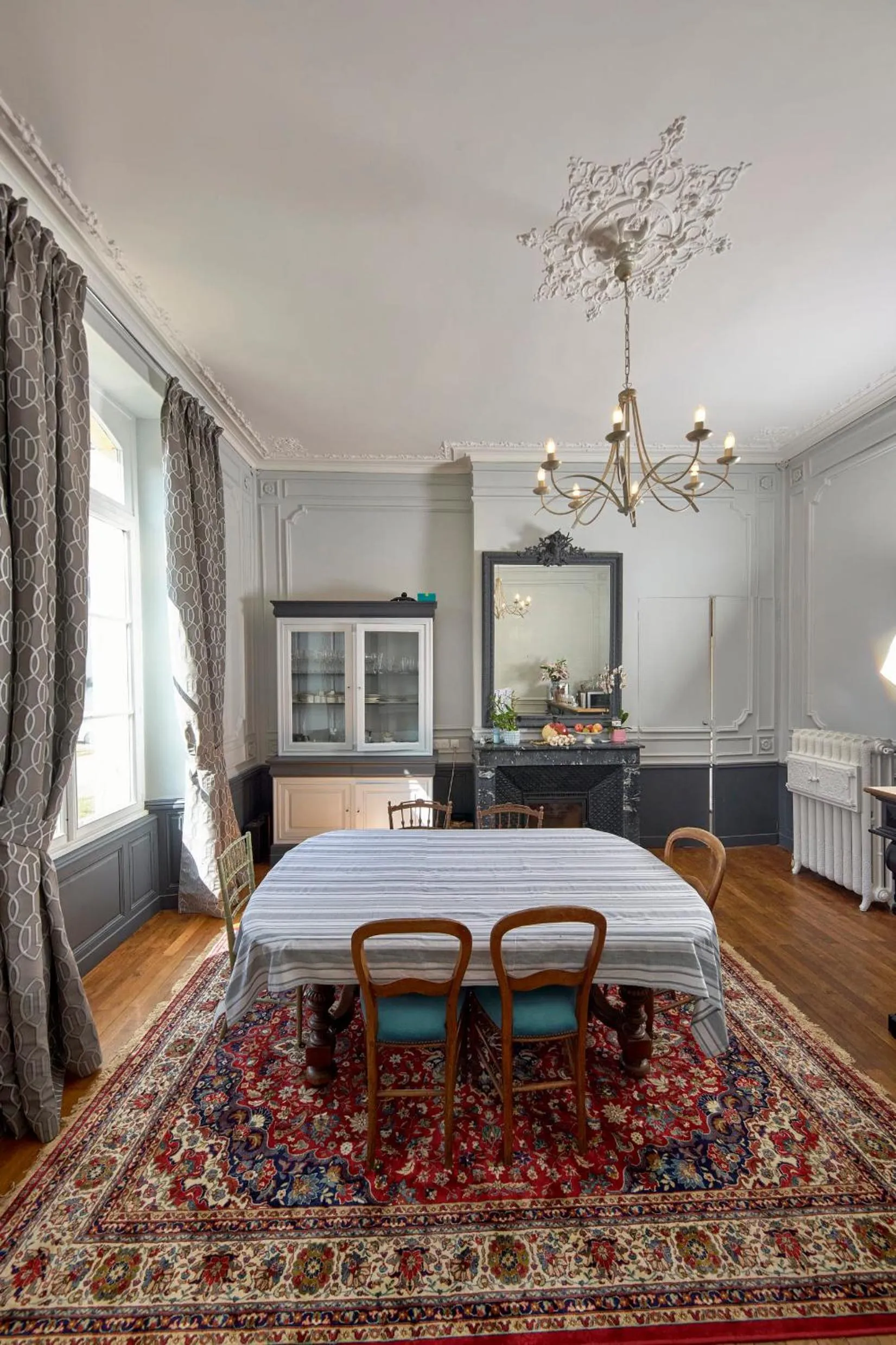 Property building in Chateau Vary