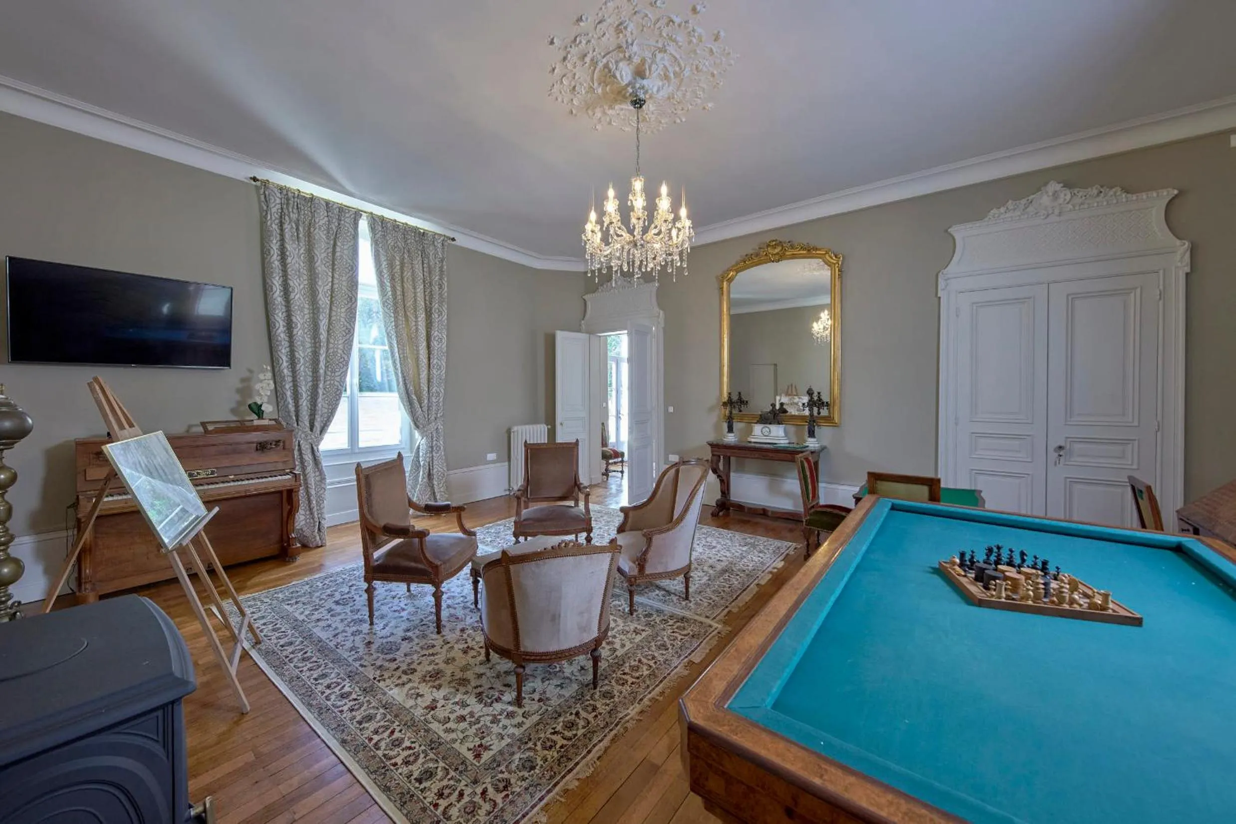 TV and multimedia in Chateau Vary